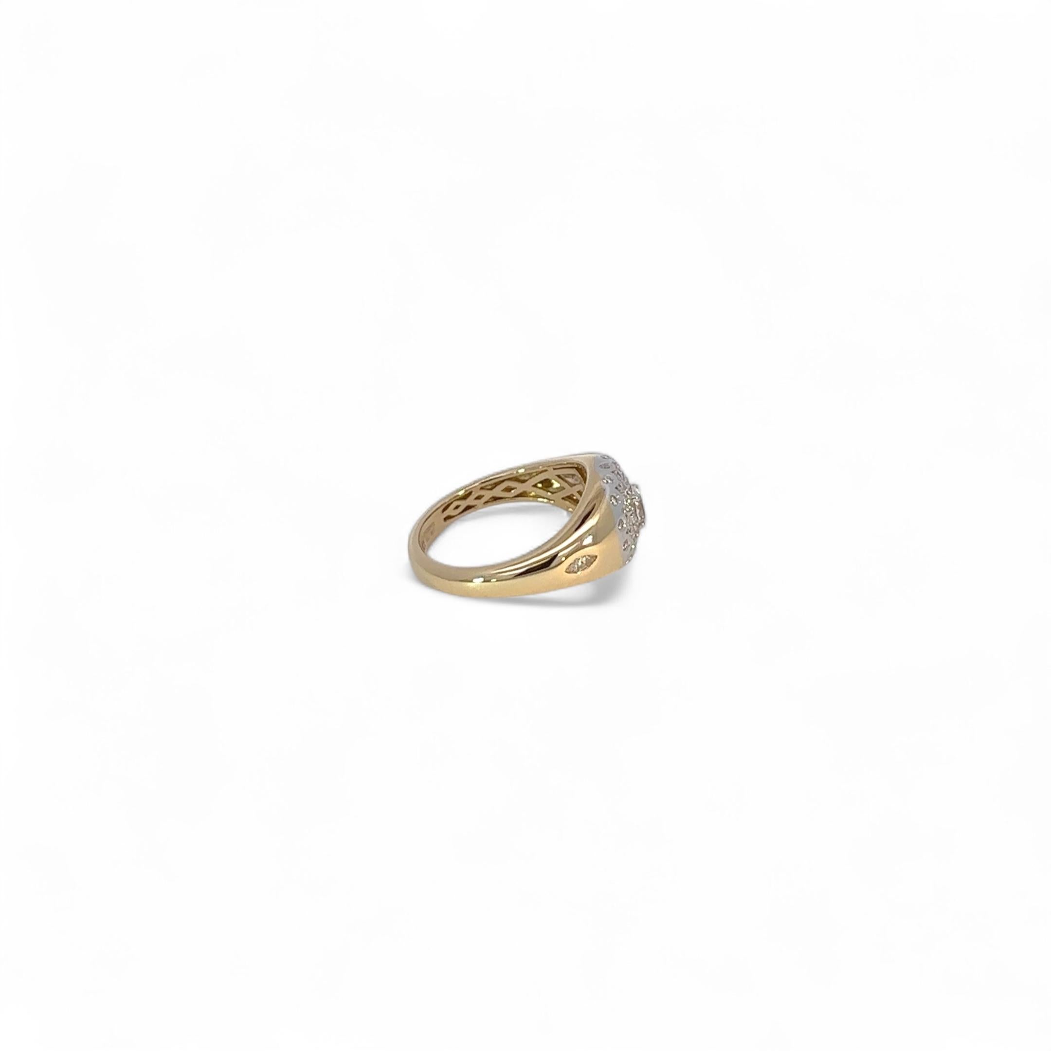 Voici une bague exquise en or jaune 18 carats qui incarne l'élégance et la sophistication. Cette superbe pièce présente une captivante pierre centrale ovale, magnifiquement entourée de 0,42 carats de diamants éblouissants. La monture innovante Pavey