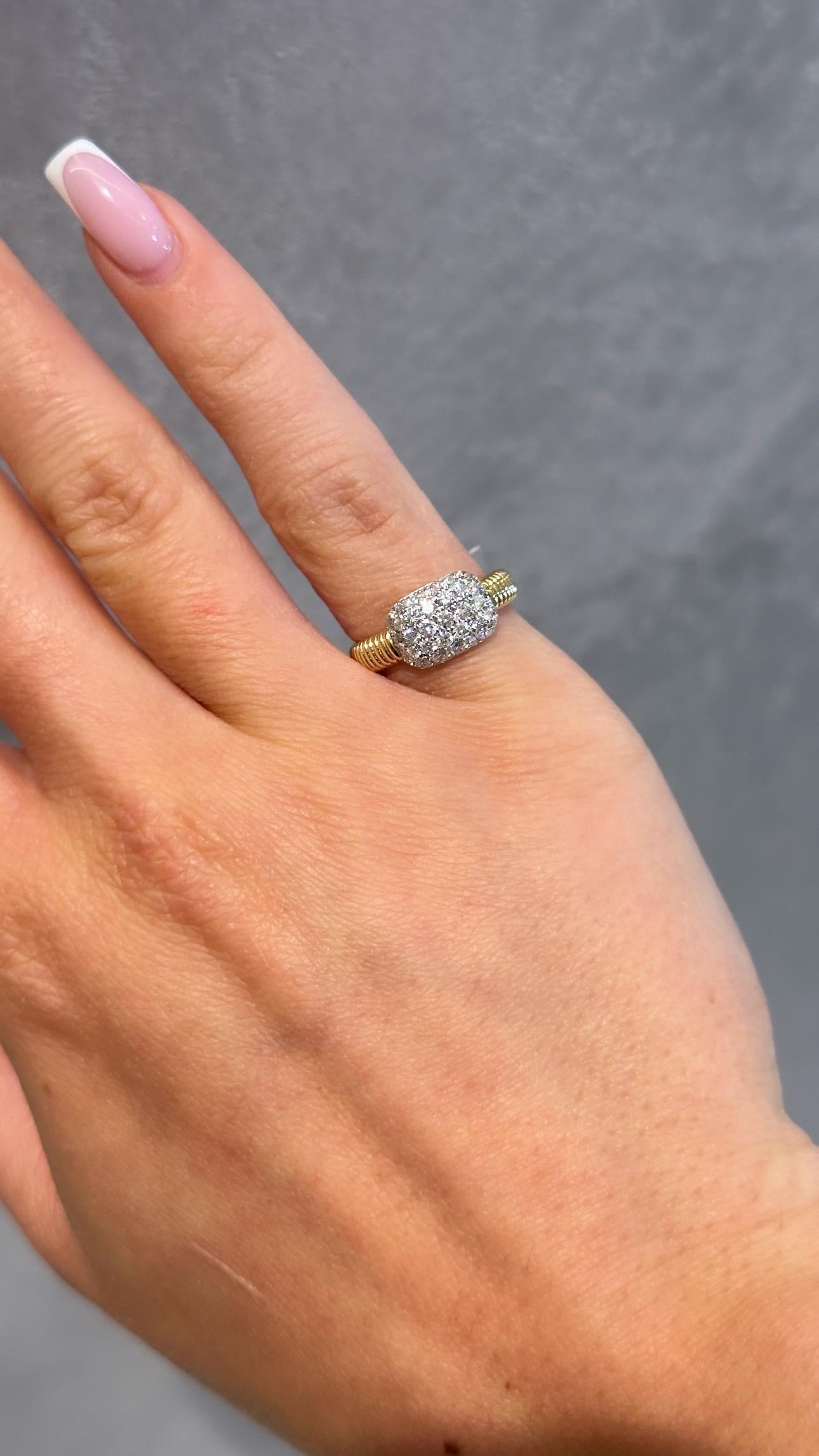 Taglio rotondo Anello da mignolo in oro giallo 18K e diamanti in vendita