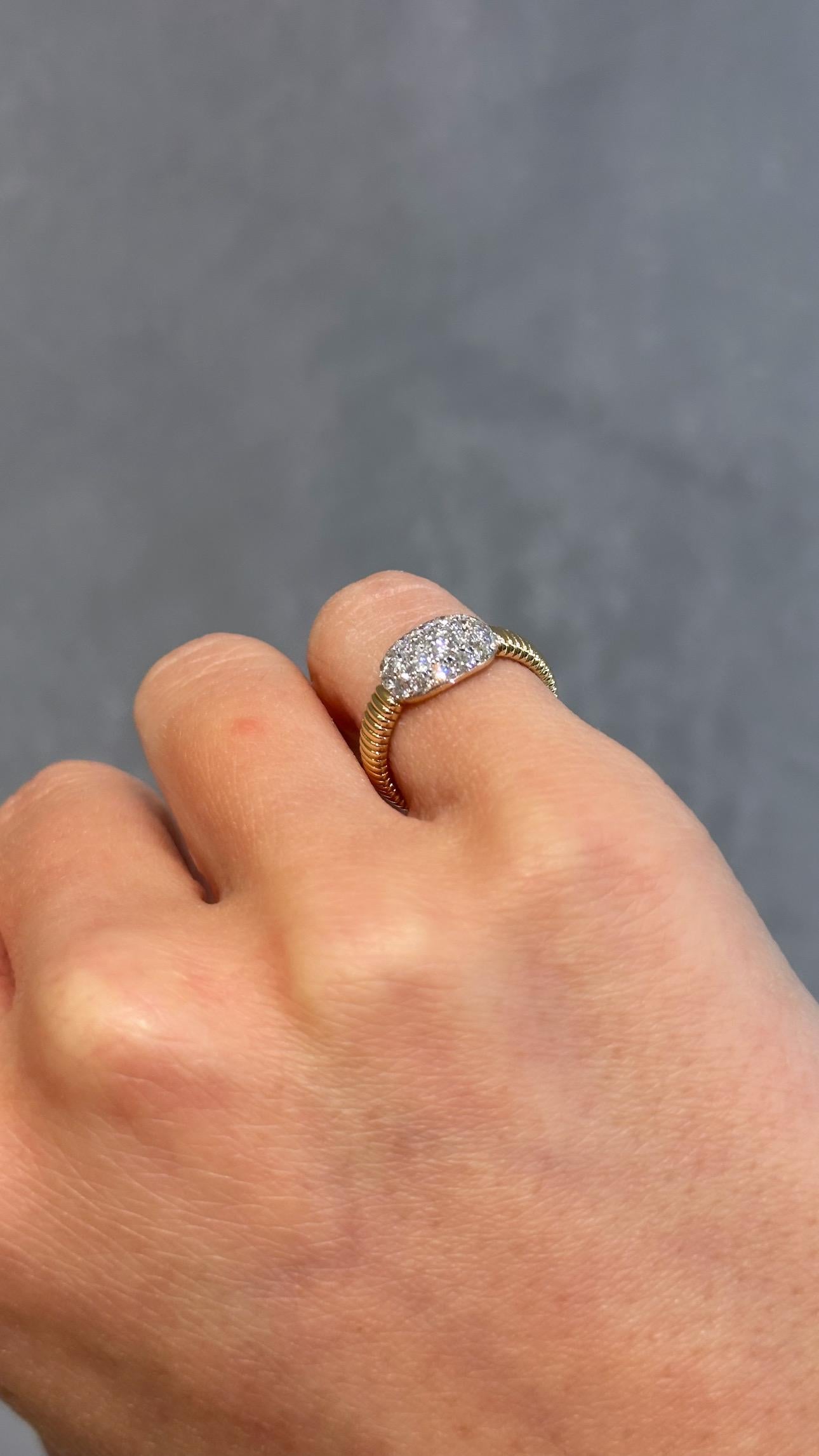 Anello da mignolo in oro giallo 18K e diamanti In condizioni Nuovo in vendita a New York, NY