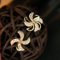 18k Yellow Gold Diamond Pinwheel Stud Earrings