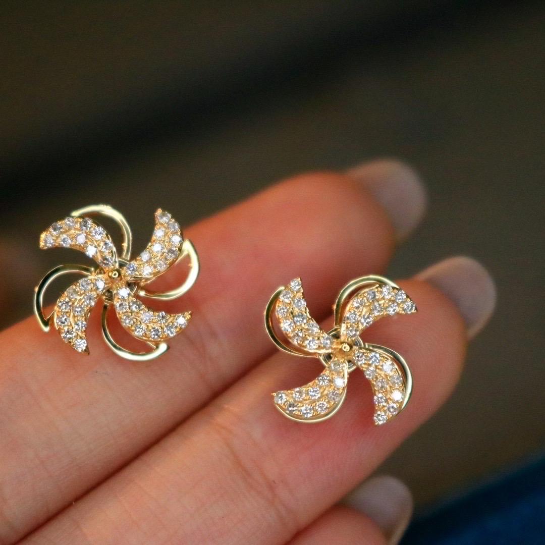 Contemporary 18k Yellow Gold Diamond Pinwheel Stud Earrings For Sale