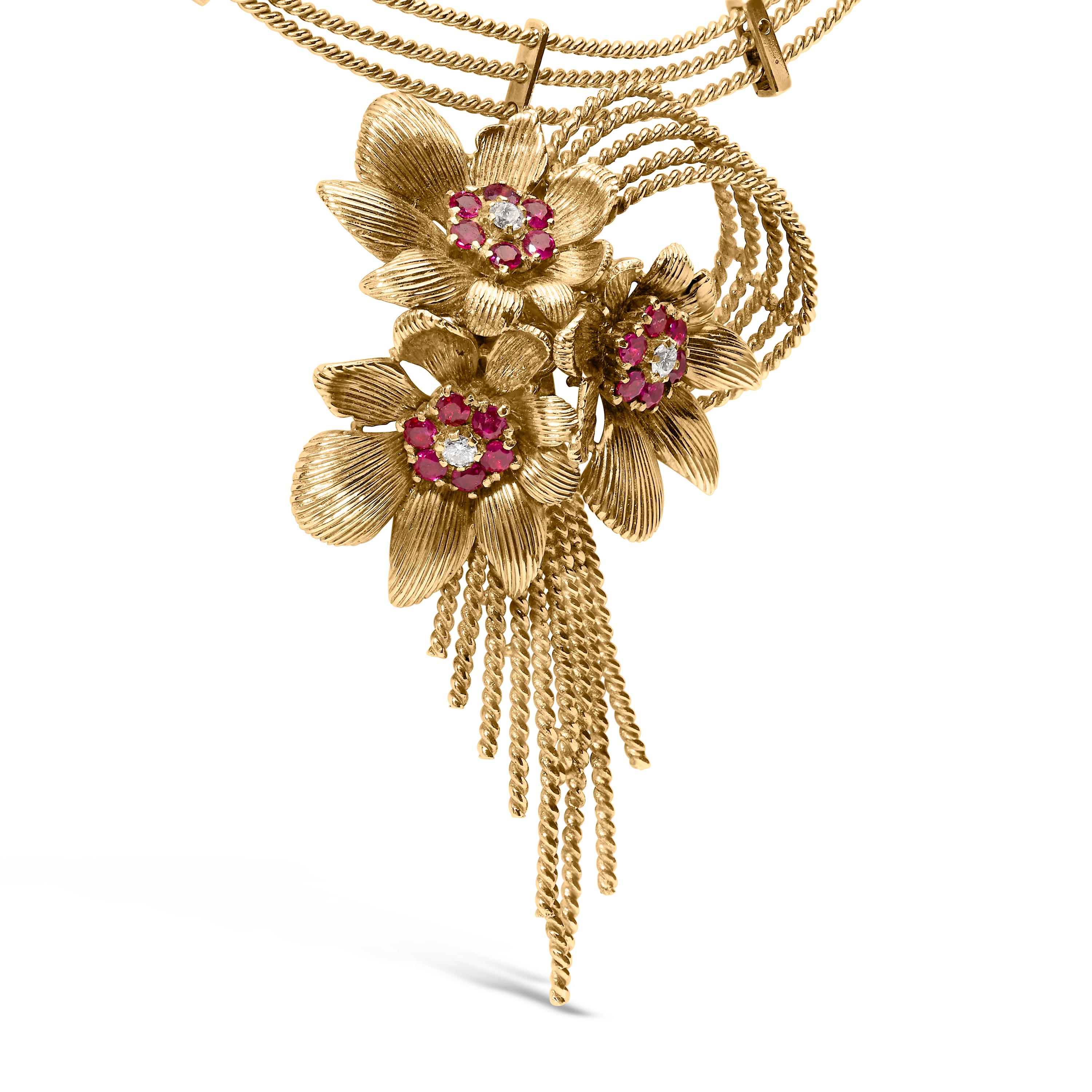 Moderne Collier en or jaune 18K avec diamants et rubis rouges en forme de cascade florale en vente