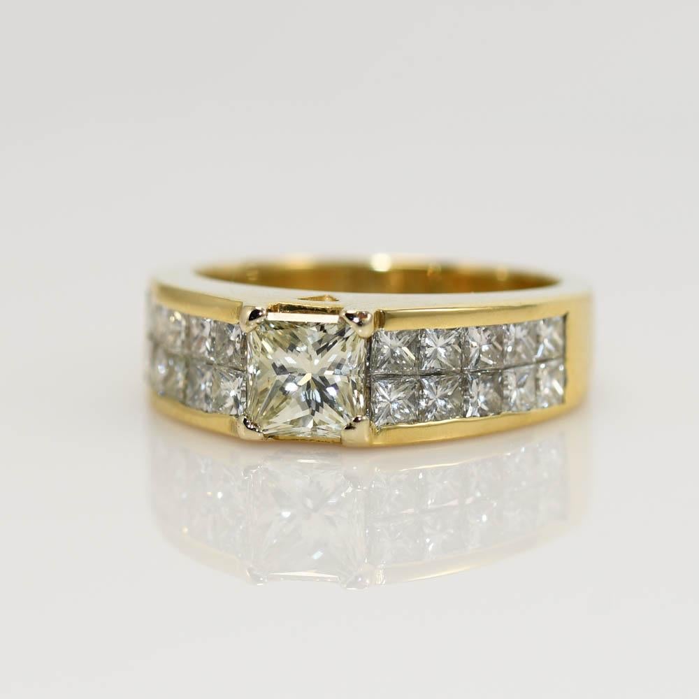 Women's or Men's 18K Yellow Gold Diamond Ring 2.00ct For Sale