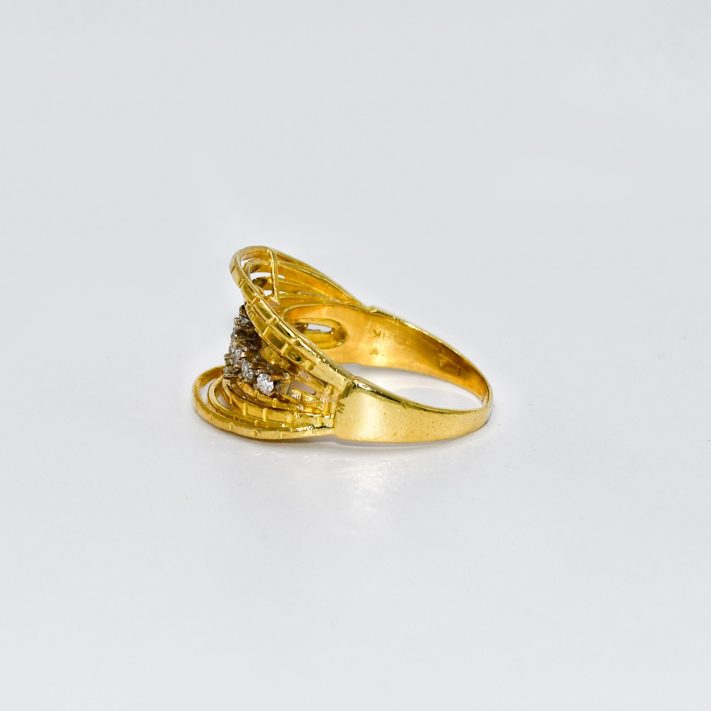 Women's or Men's 18k Yellow Gold Diamond Ring, 7.6gr For Sale