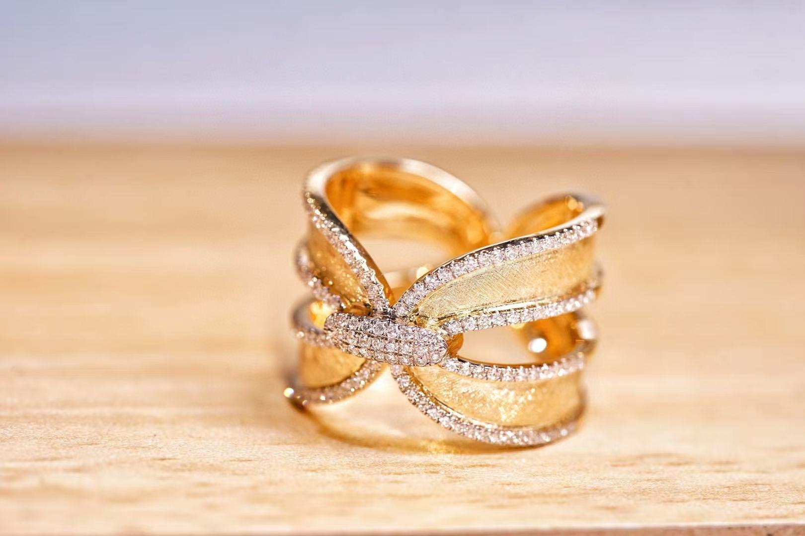  18K Yellow Gold Diamond Ring

Diamonds - 0.45 CT
Total Weight - 6.43 GM