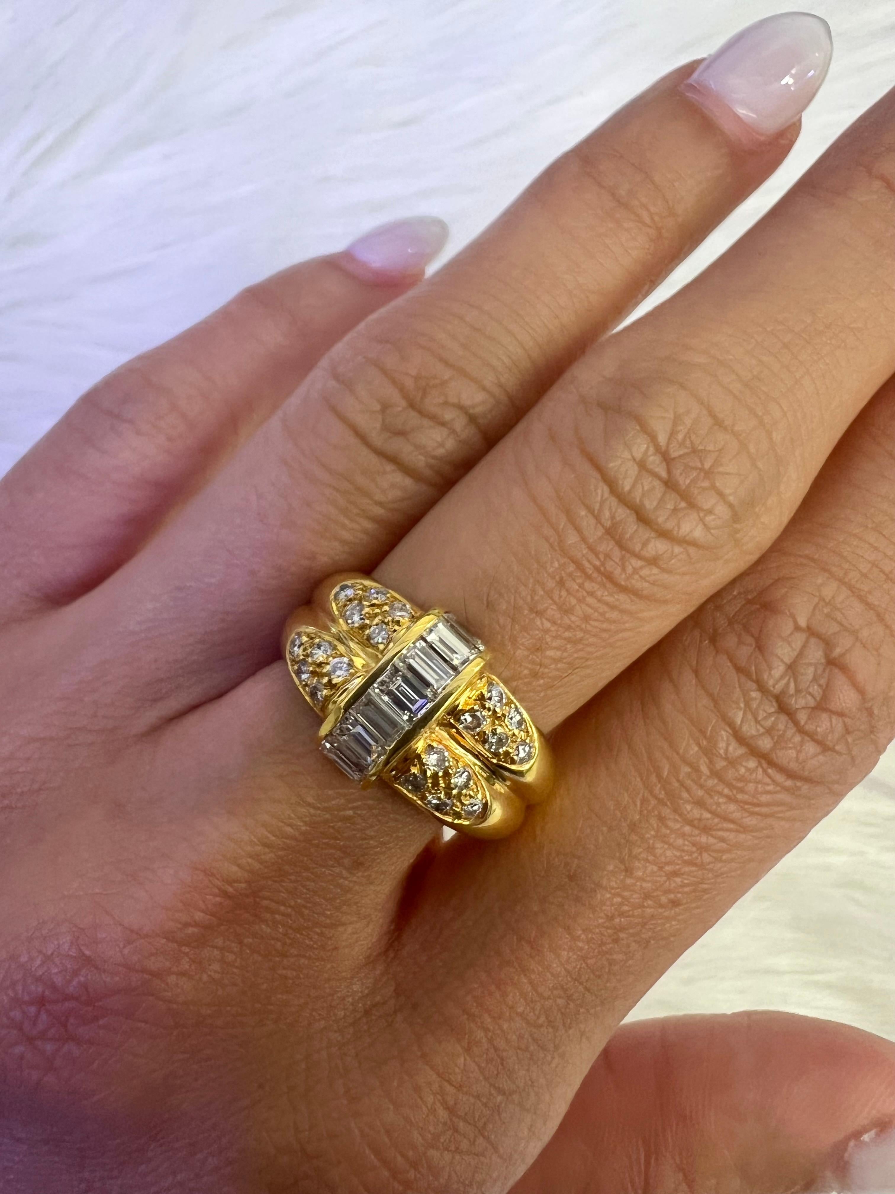 18K Yellow Gold Diamond Ring with Diamonds In New Condition For Sale In New York, NY