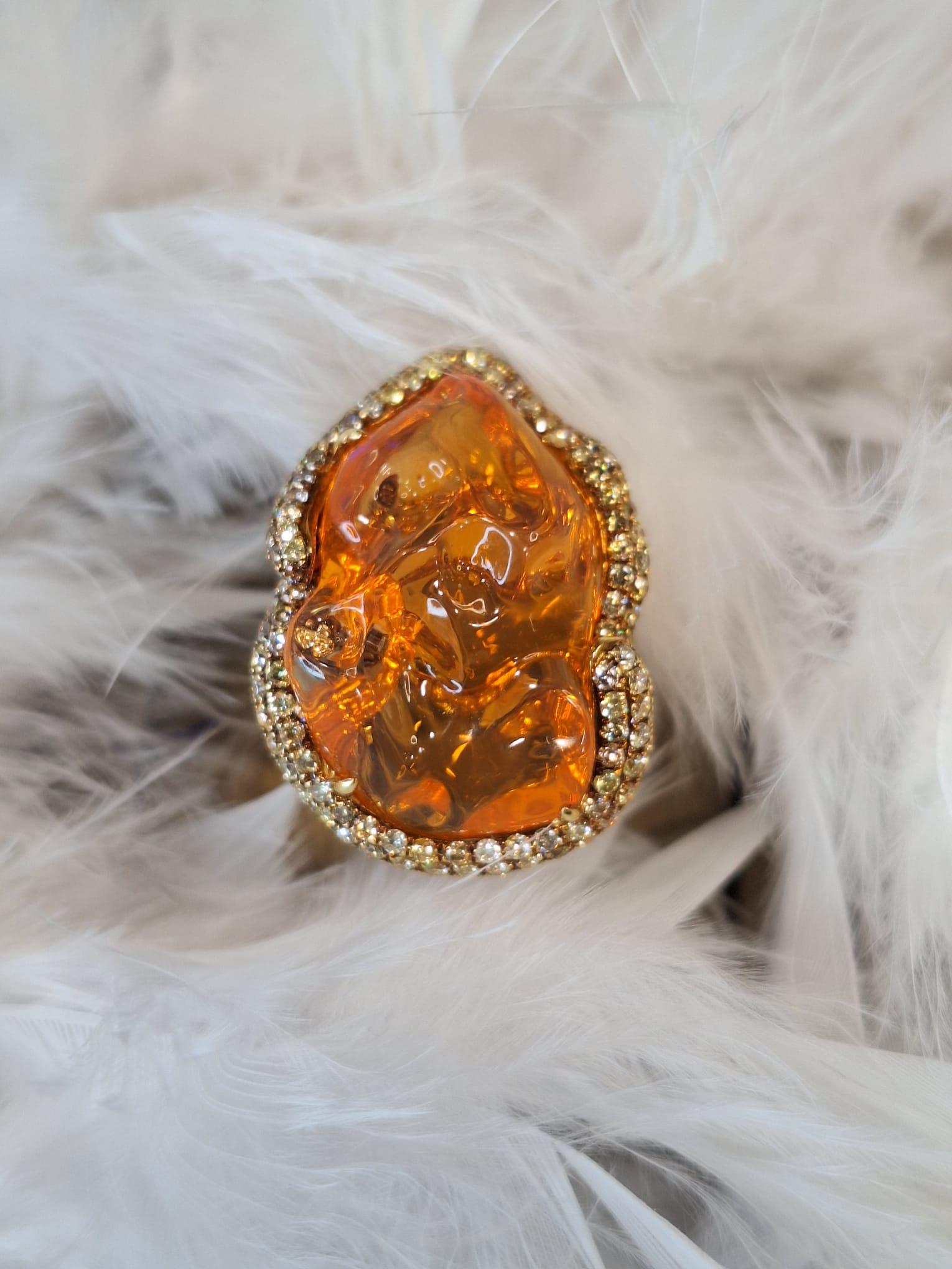 18 Karat Gelbgold Diamantring mit Opal im Angebot 1