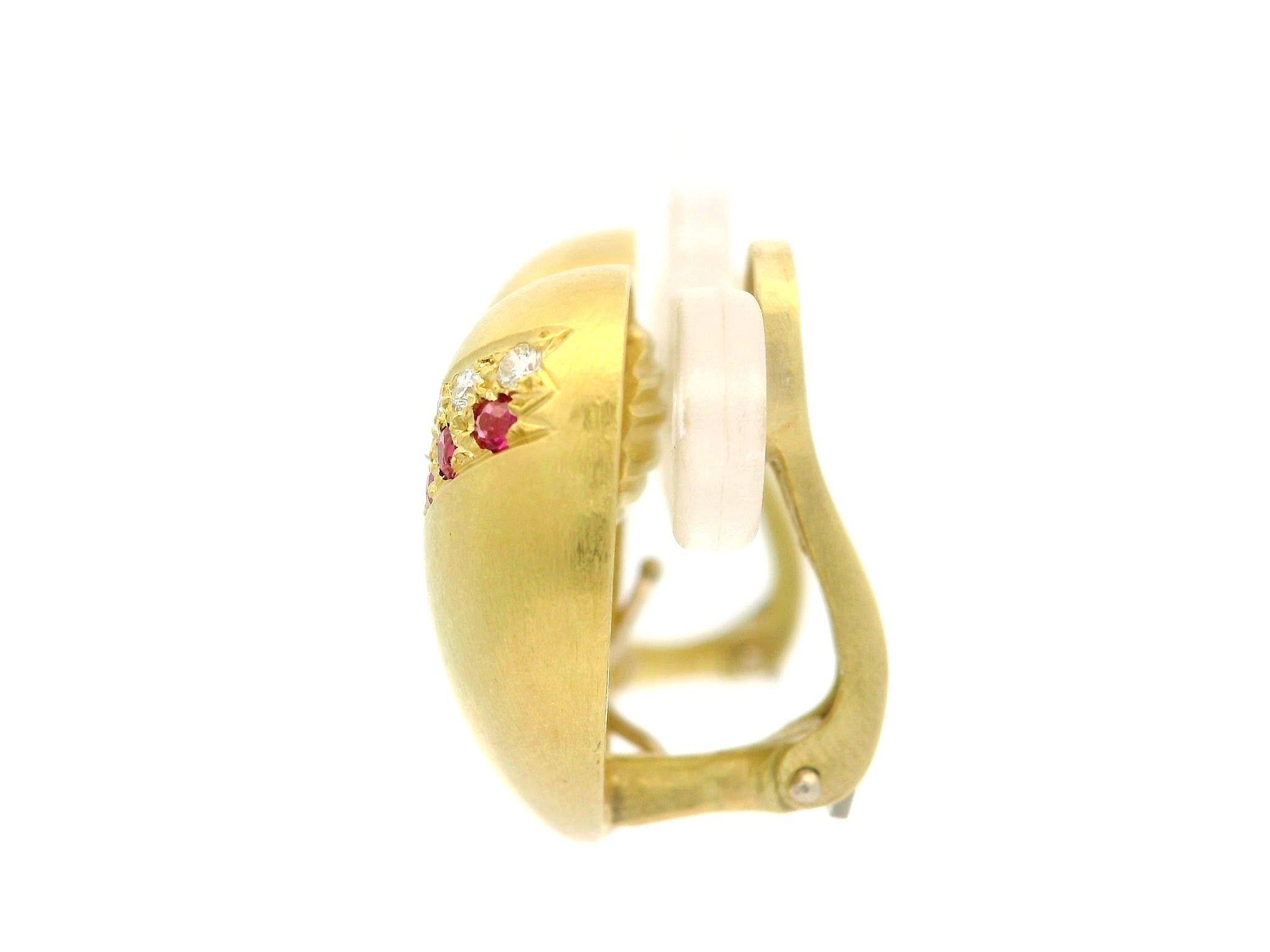 Taille ronde Boucles d'oreilles pendantes ou clous d'oreilles en or jaune 18k diamant rubis perle coeur soufflé en vente