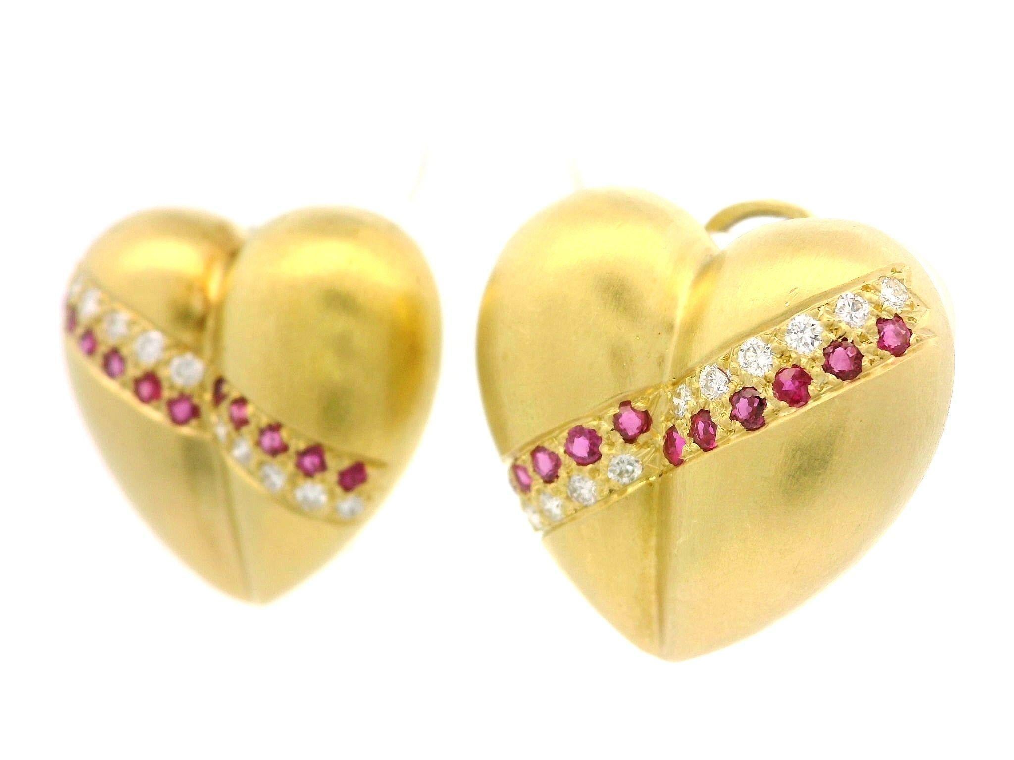 Orecchini a perno o pendenti a cuore gonfio con diamante e rubino in oro giallo 18k in vendita 2