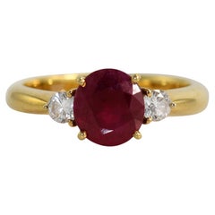 Anello con diamanti e rubini in oro giallo 18 carati, 5,3 grammi
