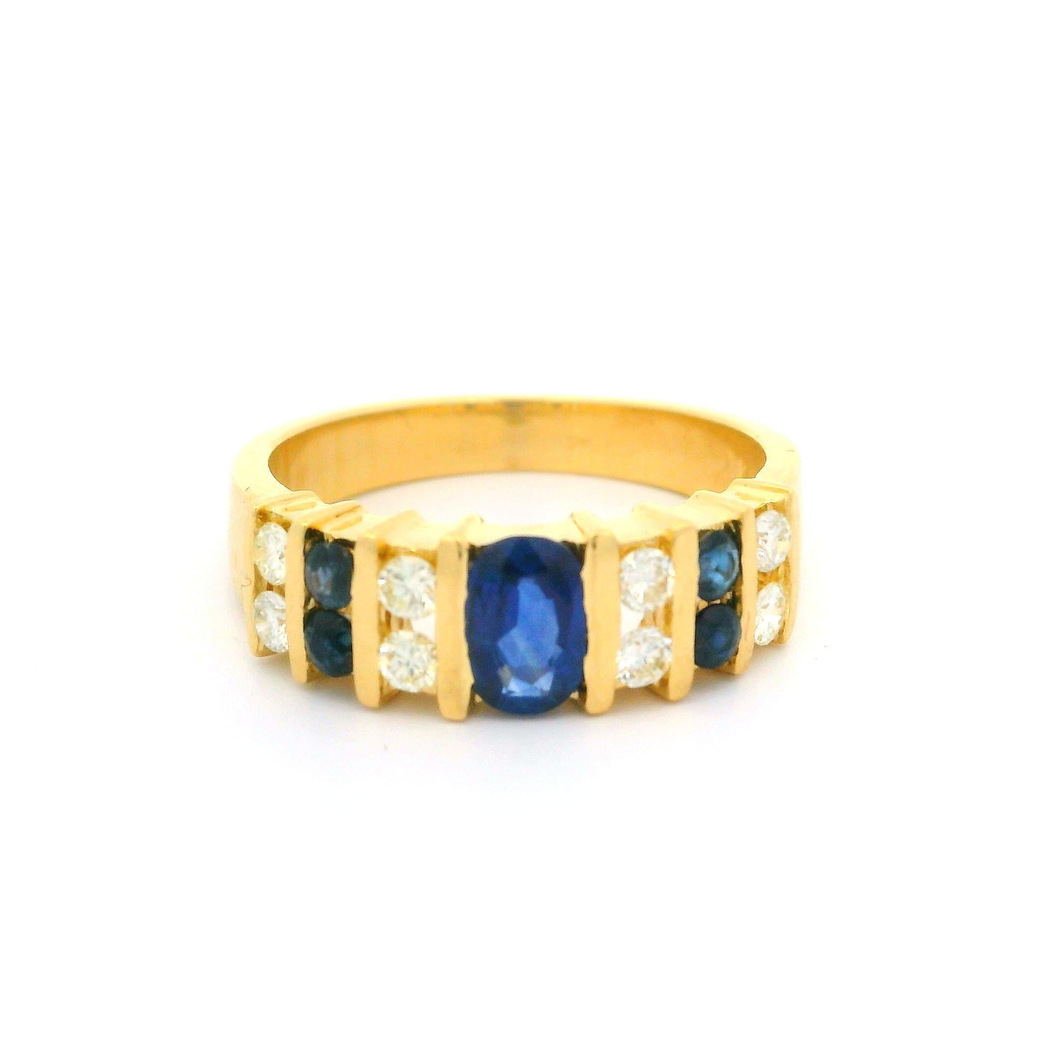 Bague en or jaune 18k avec diamants et saphirs en alternance en vente 3