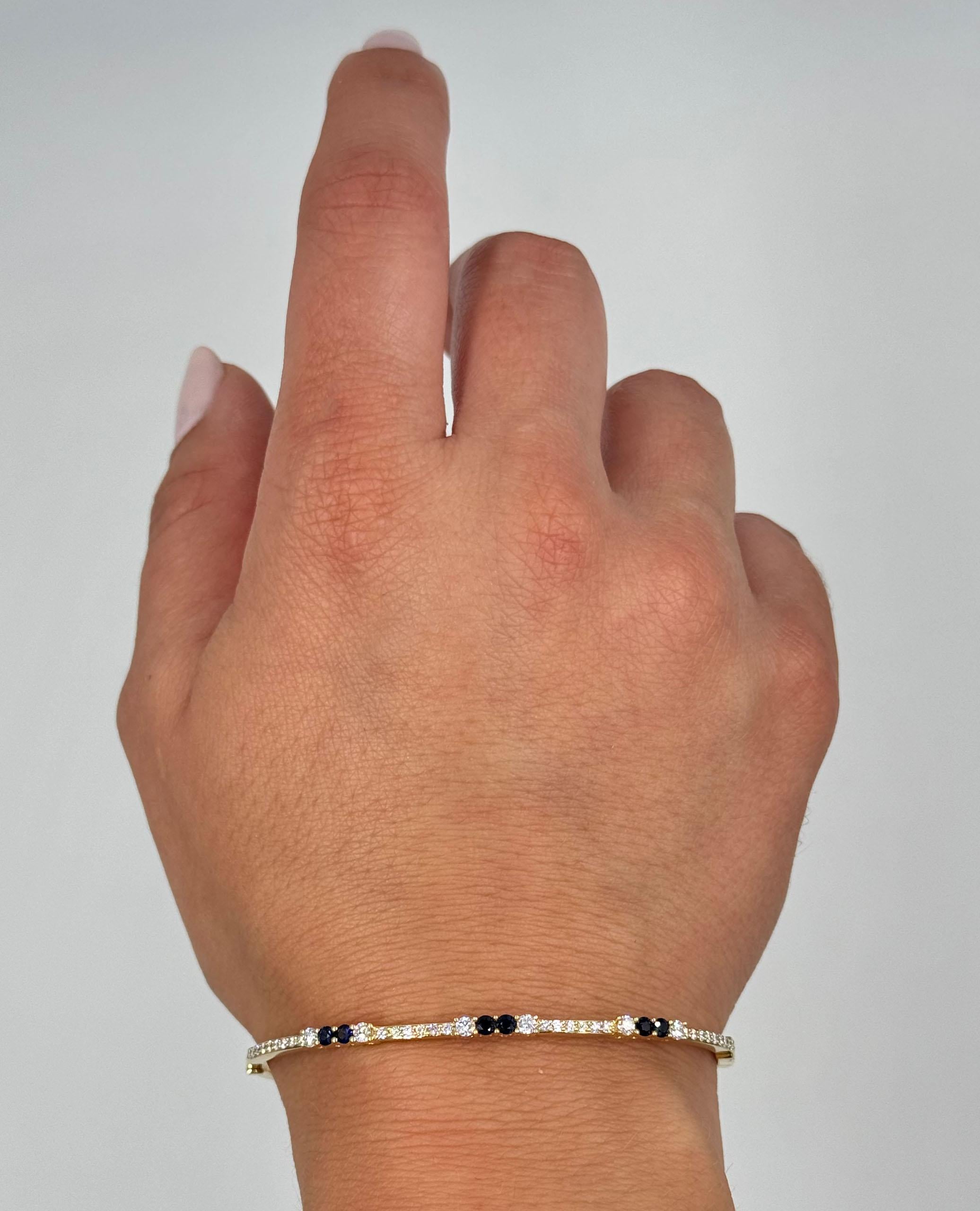 18K Yellow Gold Diamond & Sapphire Bangle Bracelet In New Condition For Sale In Old Tappan, NJ