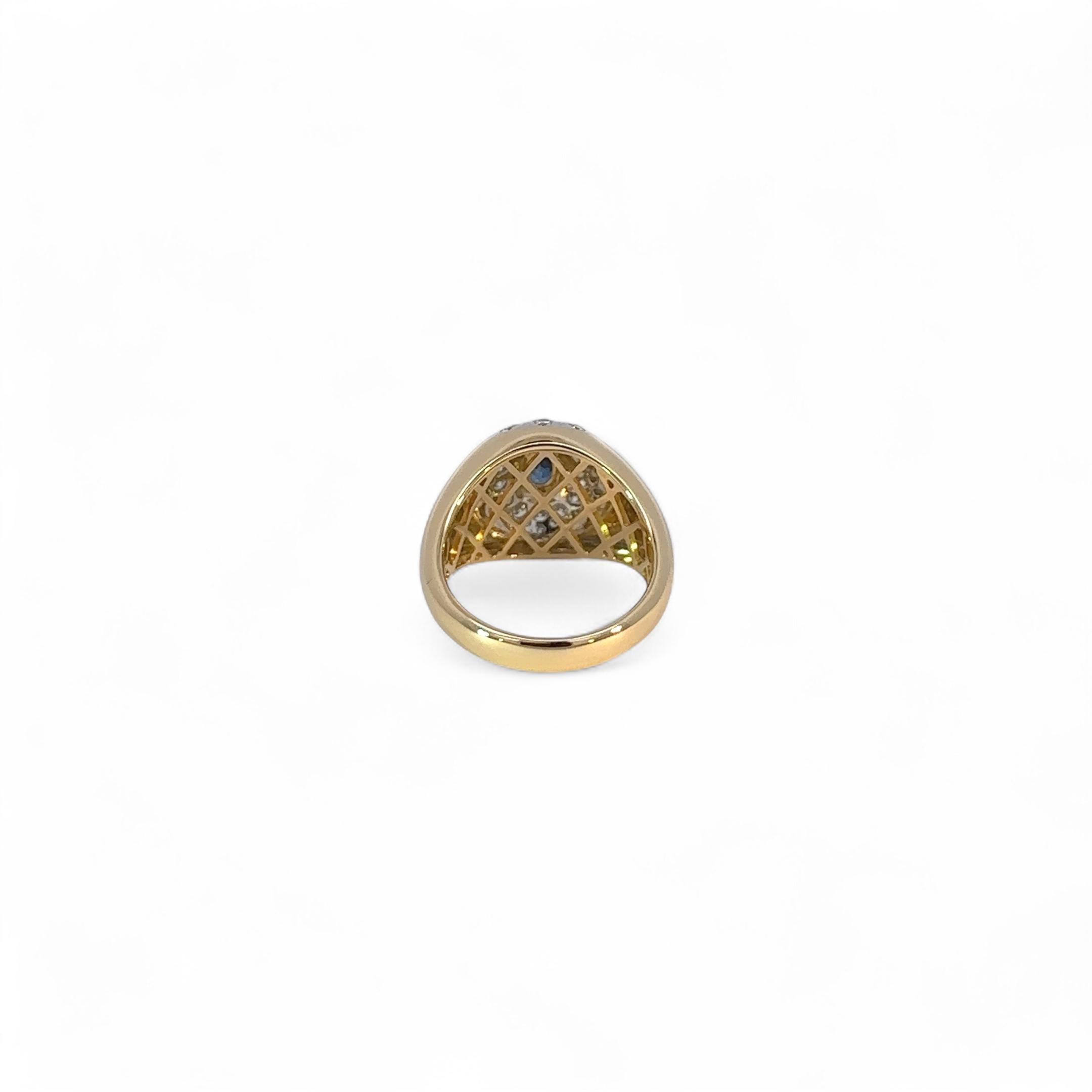 Taille ovale Anneau en or jaune 18 carats DIamants et saphirs en vente