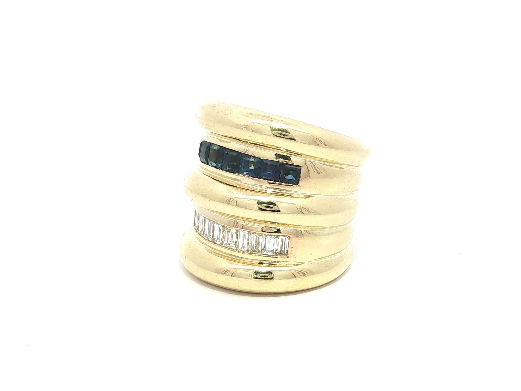 Taglio baguette Anello a fascia con diamante e zaffiro in oro giallo 18 carati, con anello a sigaro, a dito intero e ampio in vendita