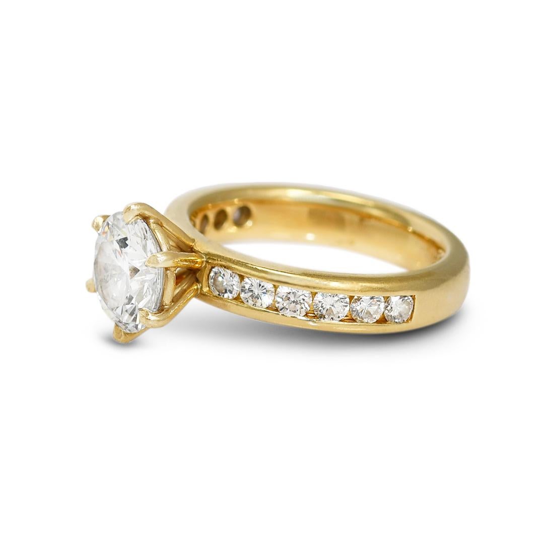 Bague solitaire en or jaune 18K avec diamant 1,78ct Excellent état - En vente à Laguna Beach, CA