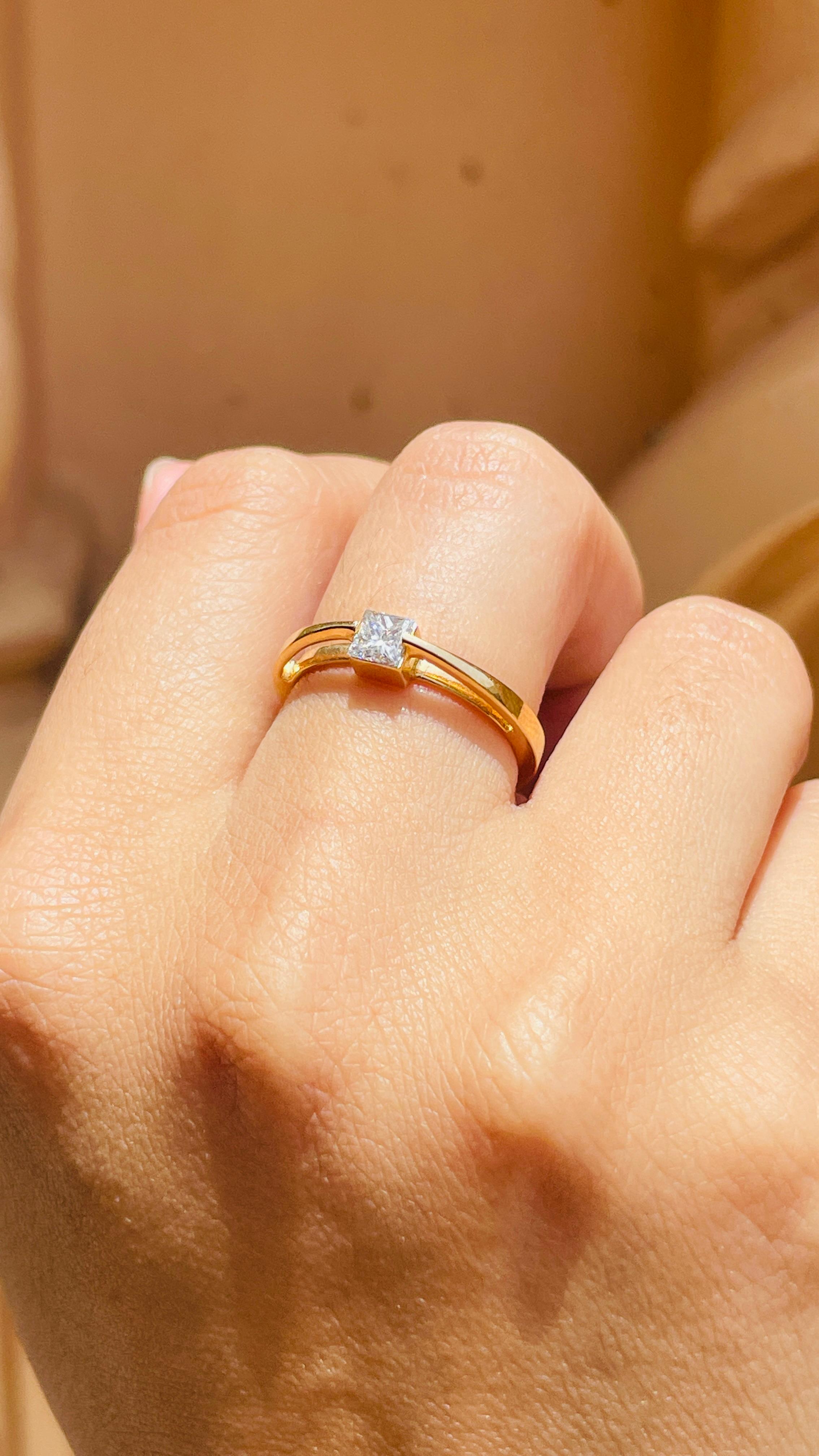 For Sale:  18k Yellow Gold Natural Diamond Solitaire Ring 8