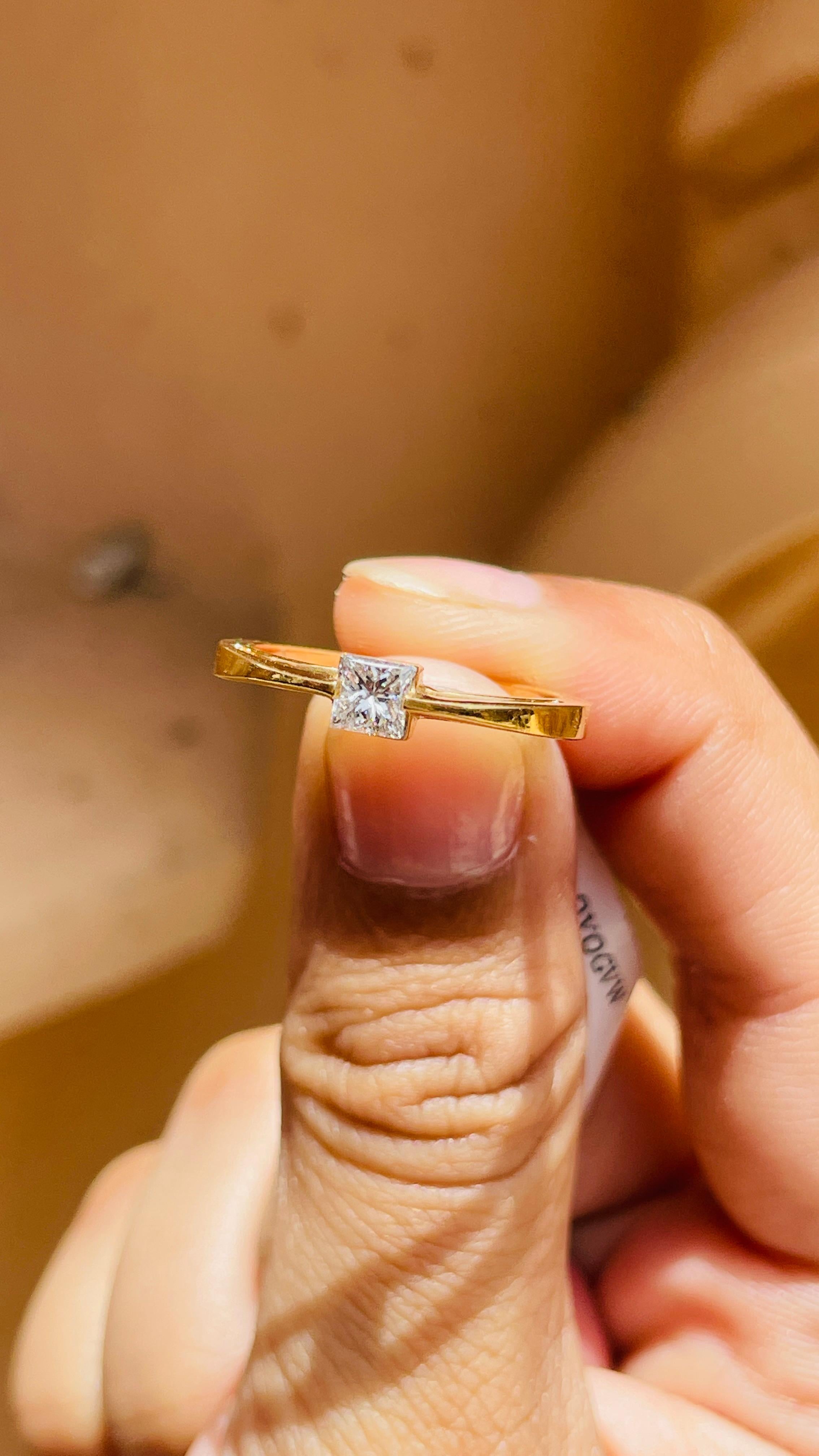 For Sale:  18k Yellow Gold Natural Diamond Solitaire Ring 12