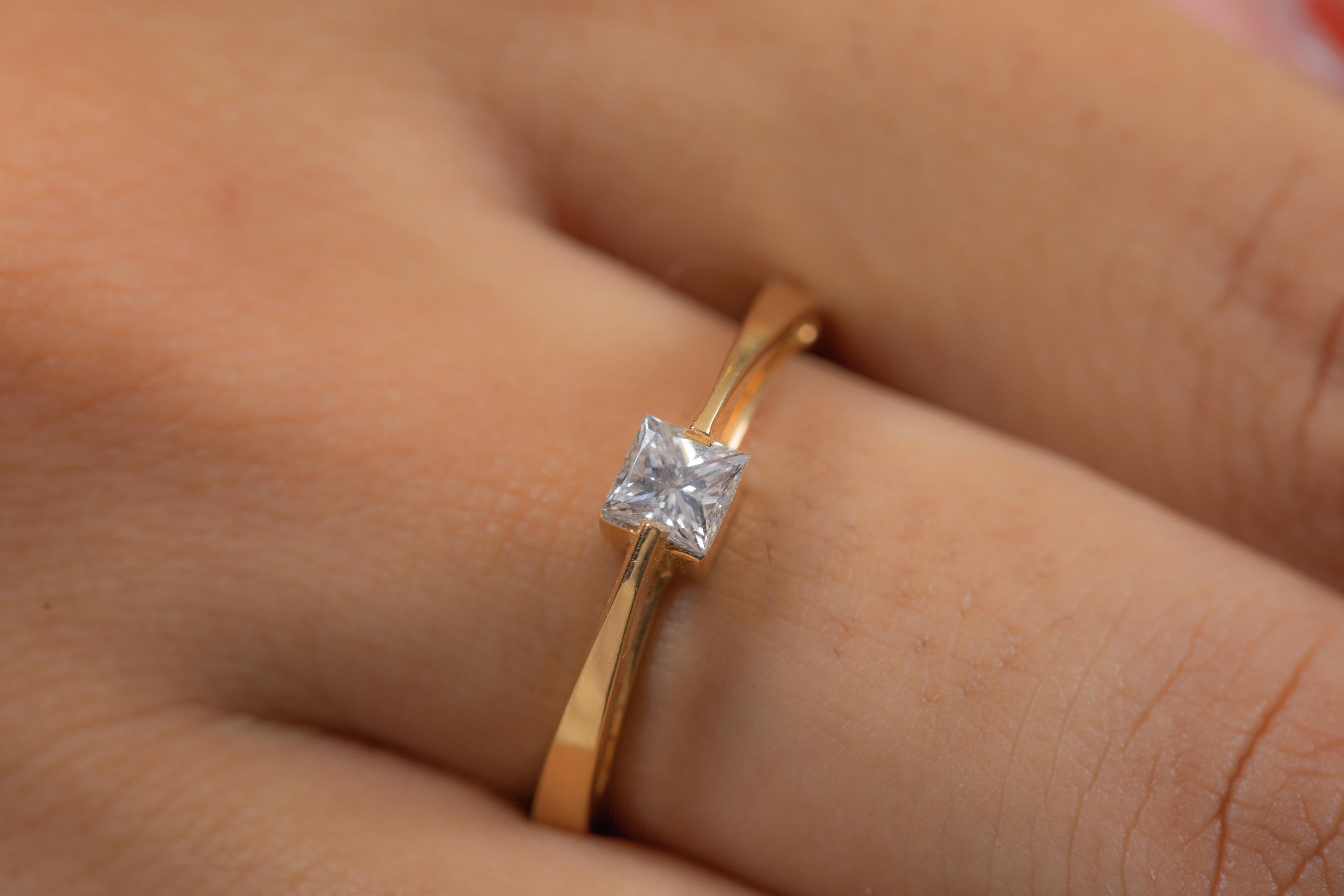 For Sale:  18k Yellow Gold Natural Diamond Solitaire Ring 2