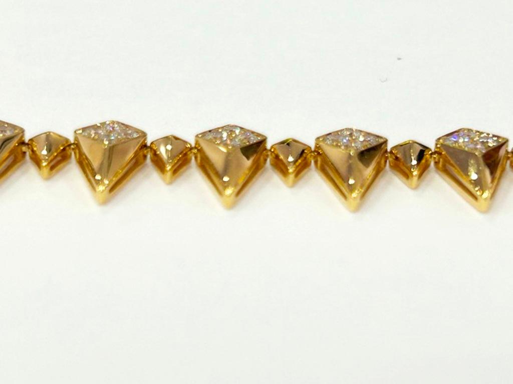 18K yellow Gold Diamond Spike Design Necklace 3.07 Carats In Good Condition For Sale In Beverly Hills, CA