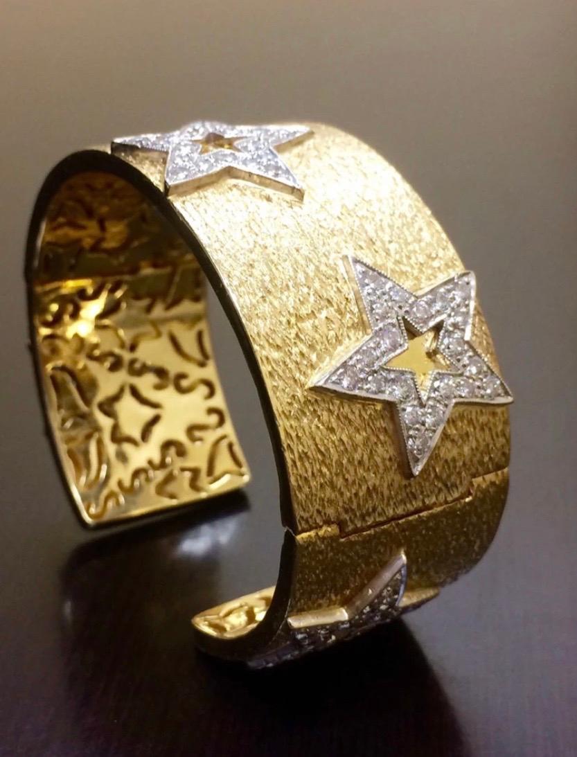 Round Cut 18K Yellow Gold Diamond Star Cuff Bangle Bracelet For Sale