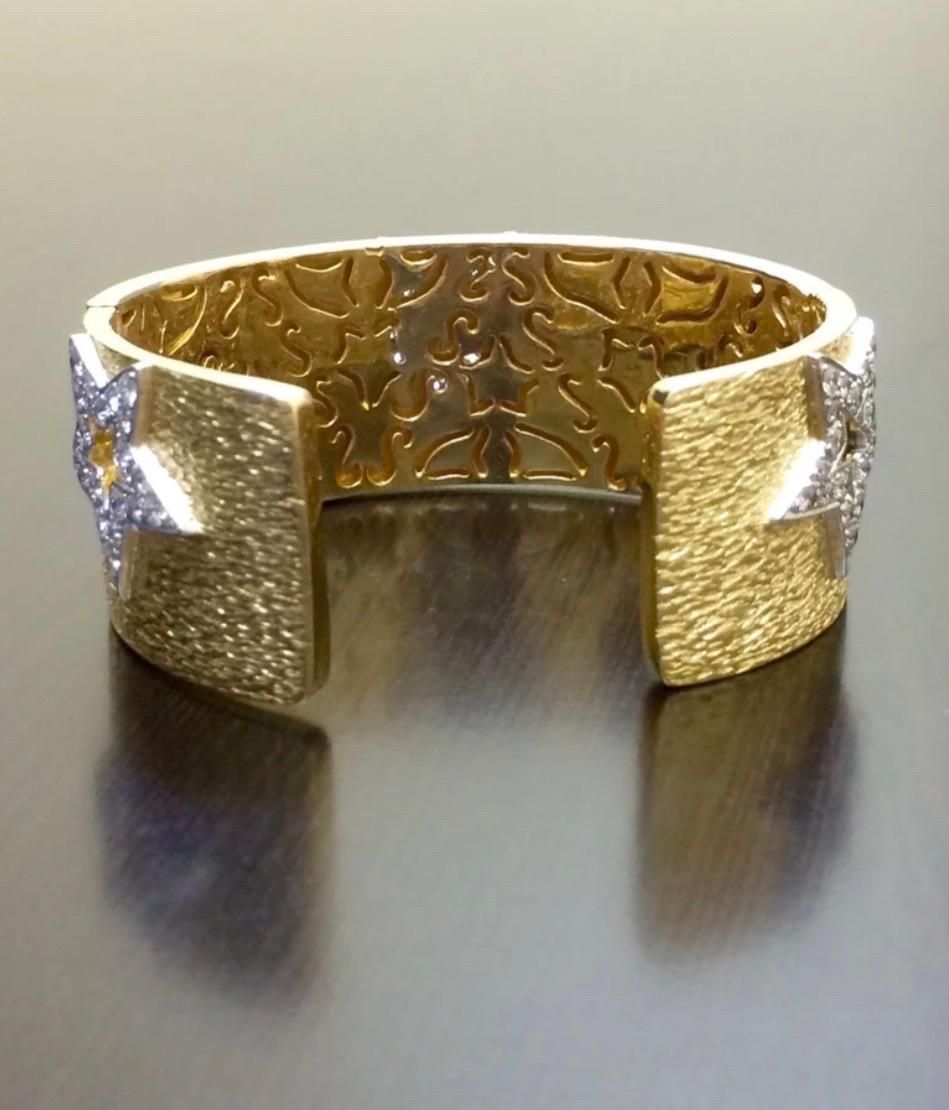 18K Yellow Gold Diamond Star Cuff Bangle Bracelet In New Condition For Sale In Los Angeles, CA