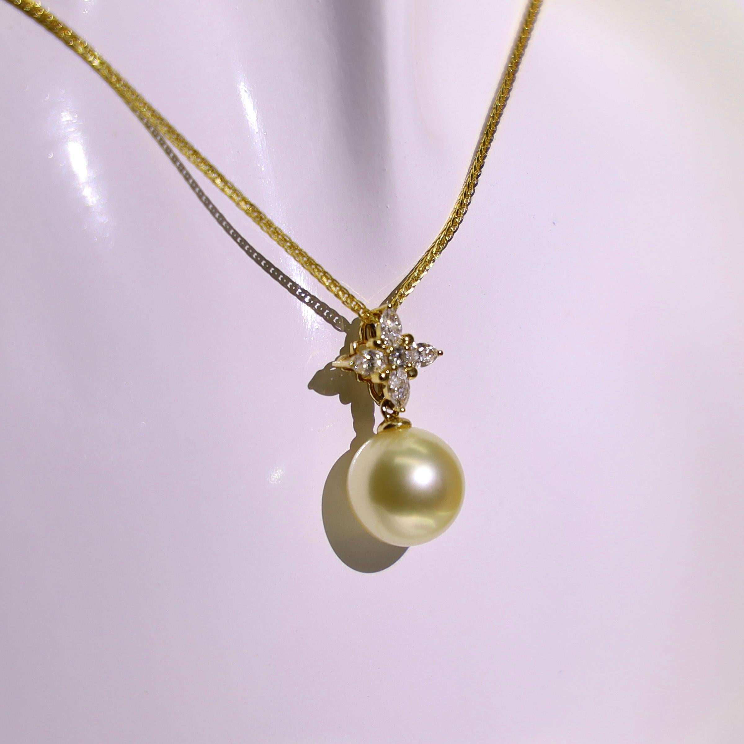 Collier en or jaune 18K avec étoile en diamant et pendentif en perles des mers du Sud Neuf - En vente à Kowloon, HK