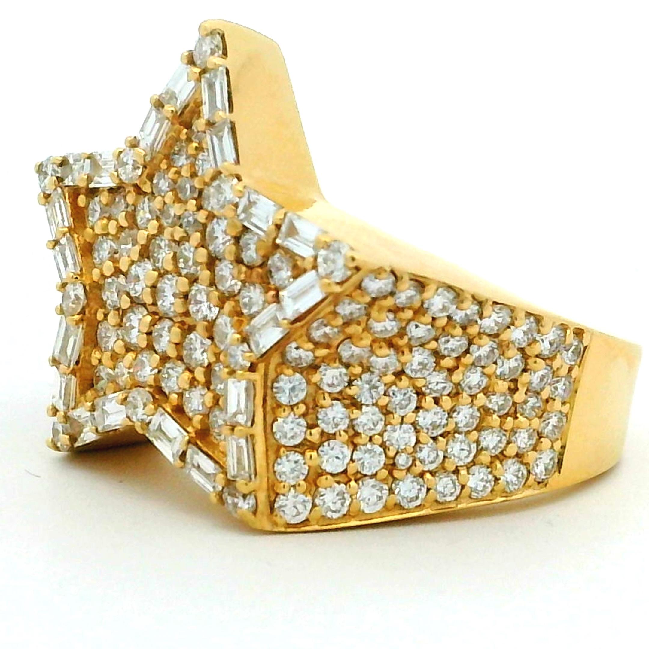 Bague de déclaration en or jaune 18K avec diamant en étoile, 3,50 carats, c. 1990 Unisexe en vente