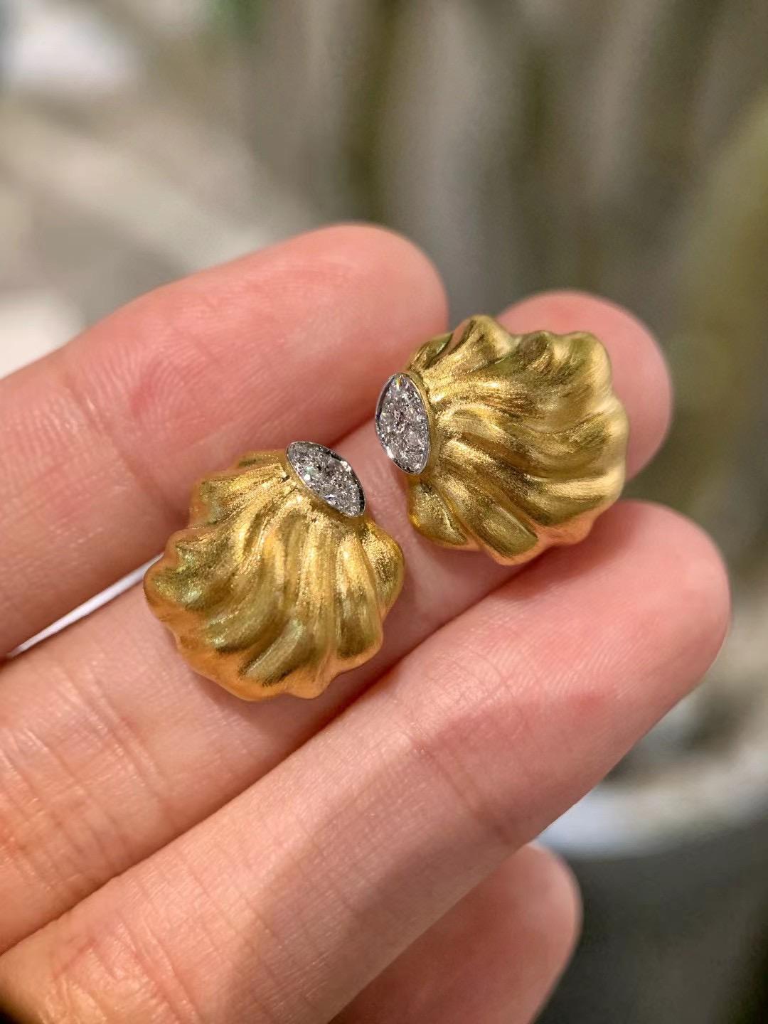 Round Cut 18K Yellow Gold Diamond Stud Earrings For Sale