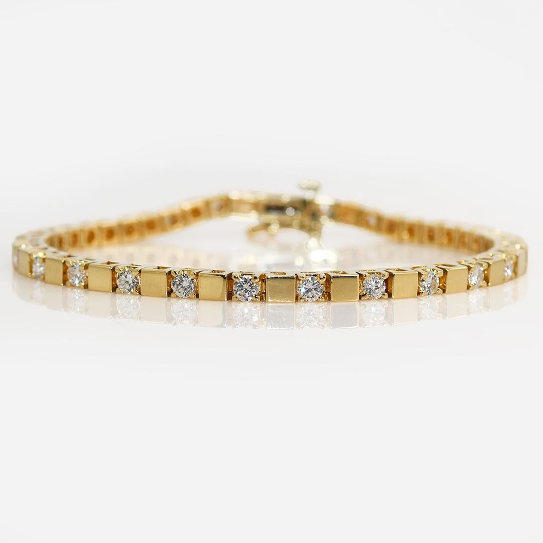 18K Yellow Gold Diamond Tennis Bracelet 2.25tdw
Ladies 18k yellow gold and diamond tennis bracelet.

Stamped 18k on clasp and weighs 20.6 grams.

The diamonds are round brilliant cuts, approximately 2.25 total carats, G to H color, Vs to Si