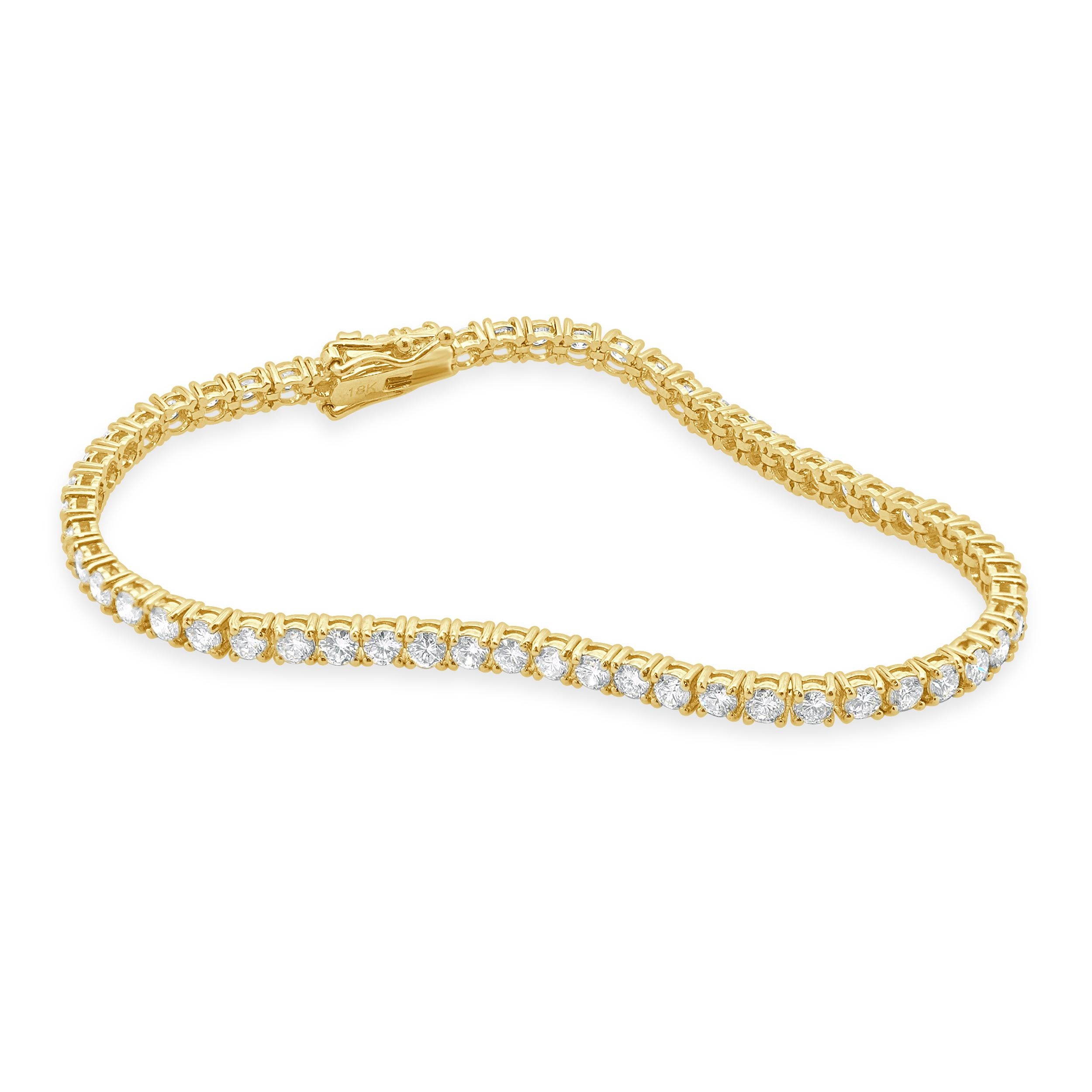 Designer : design personnalisé
MATERIAL : Or jaune 18K
Diamant : 57 diamants ronds de taille brillant= 4.00cttw
Couleur : G
Clarté : VS
Dimensions : le bracelet convient à un poignet de 7 pouces maximum.
Poids : 9,18 grammes
