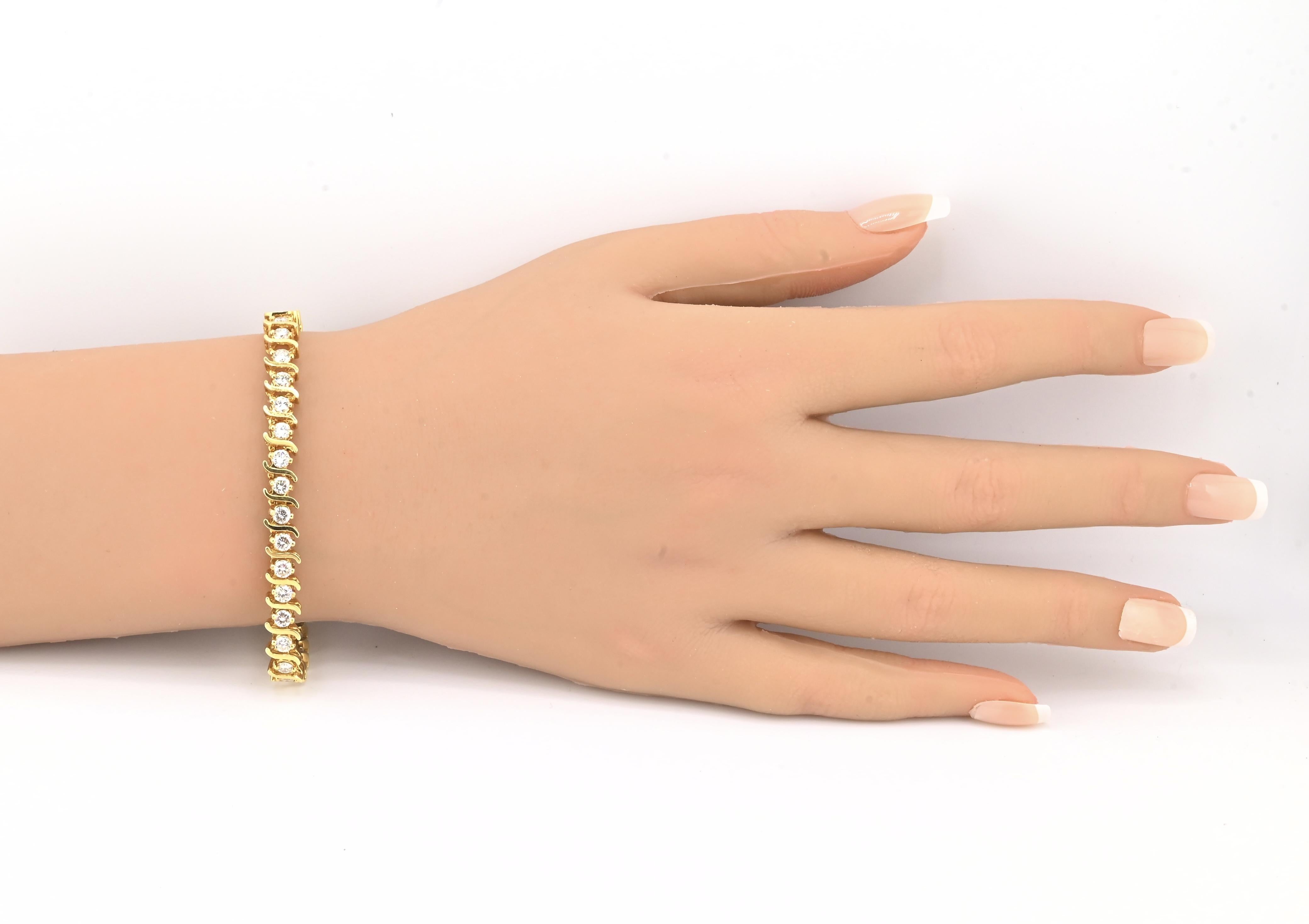 Taille ronde Bracelet de tennis en or jaune 18K avec diamants • 23.31g • 35 diamants naturels en vente