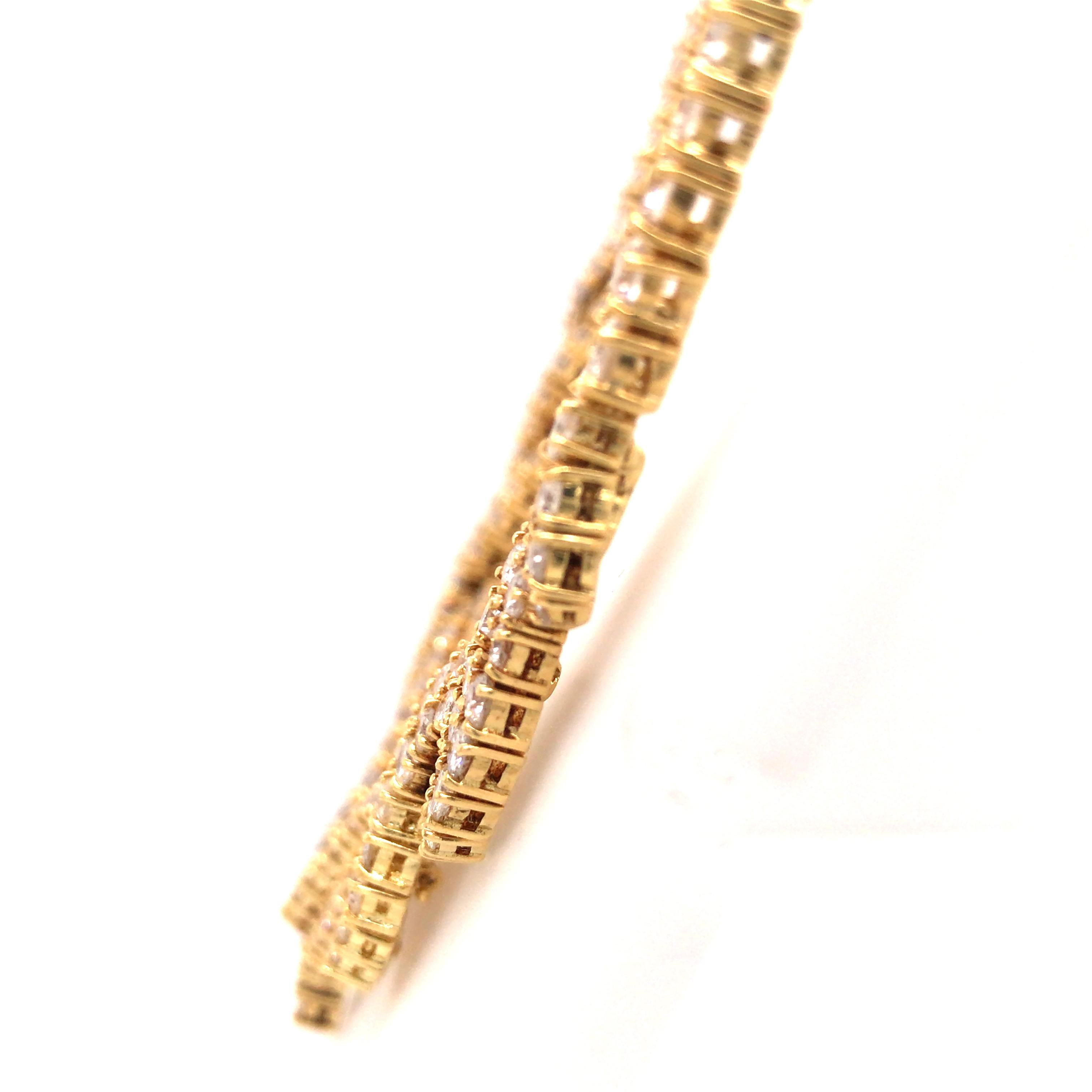 18K Yellow Gold Diamond Weave V Necklace In Good Condition For Sale In Boca Raton, FL