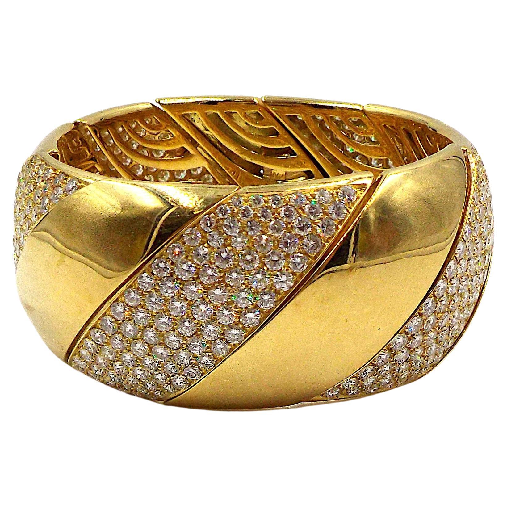 18 Karat Gelbgold breites Manschettenarmband mit Diamanten
