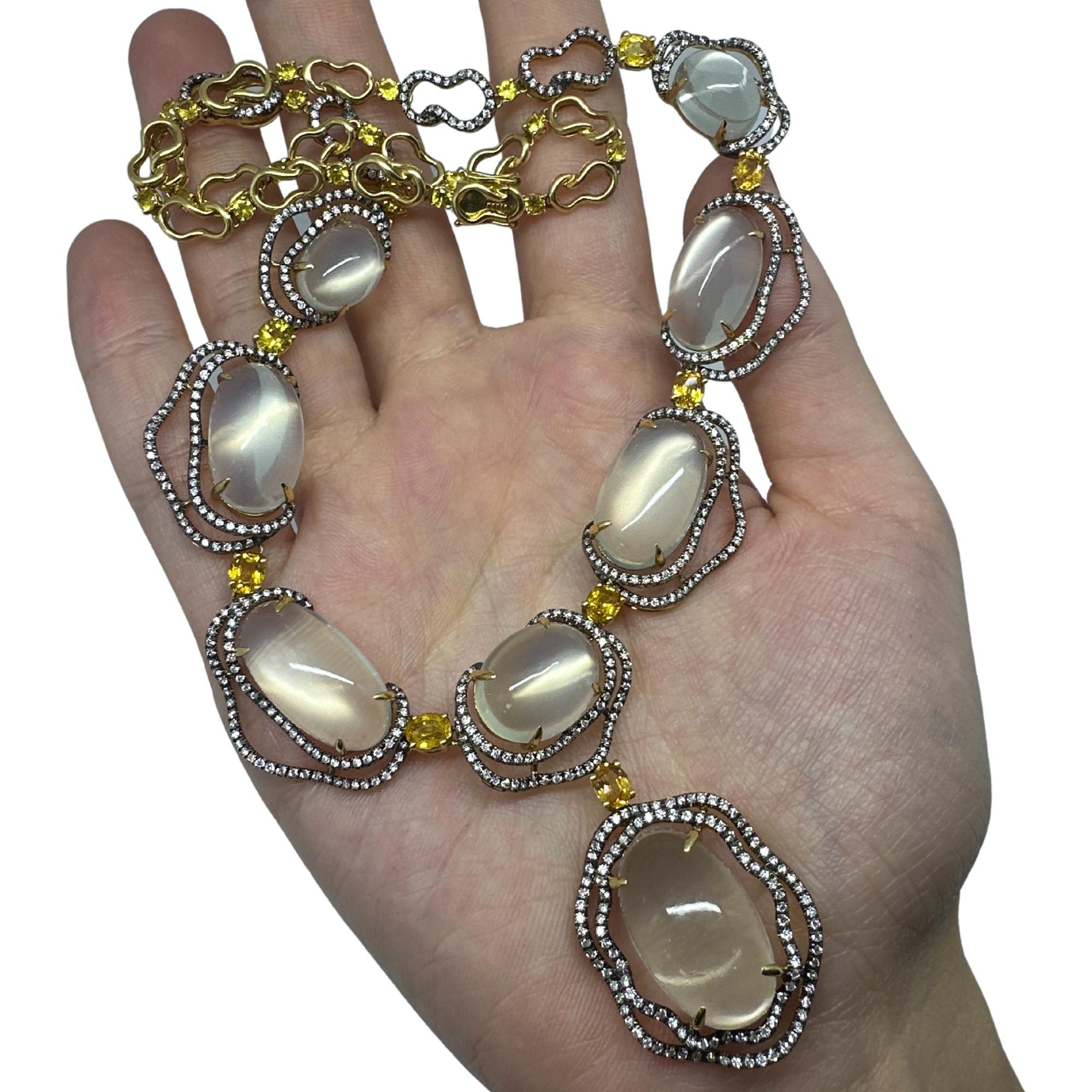 Collana in oro giallo 18K con diamanti, zaffiri gialli e pietre di luna in vendita 5