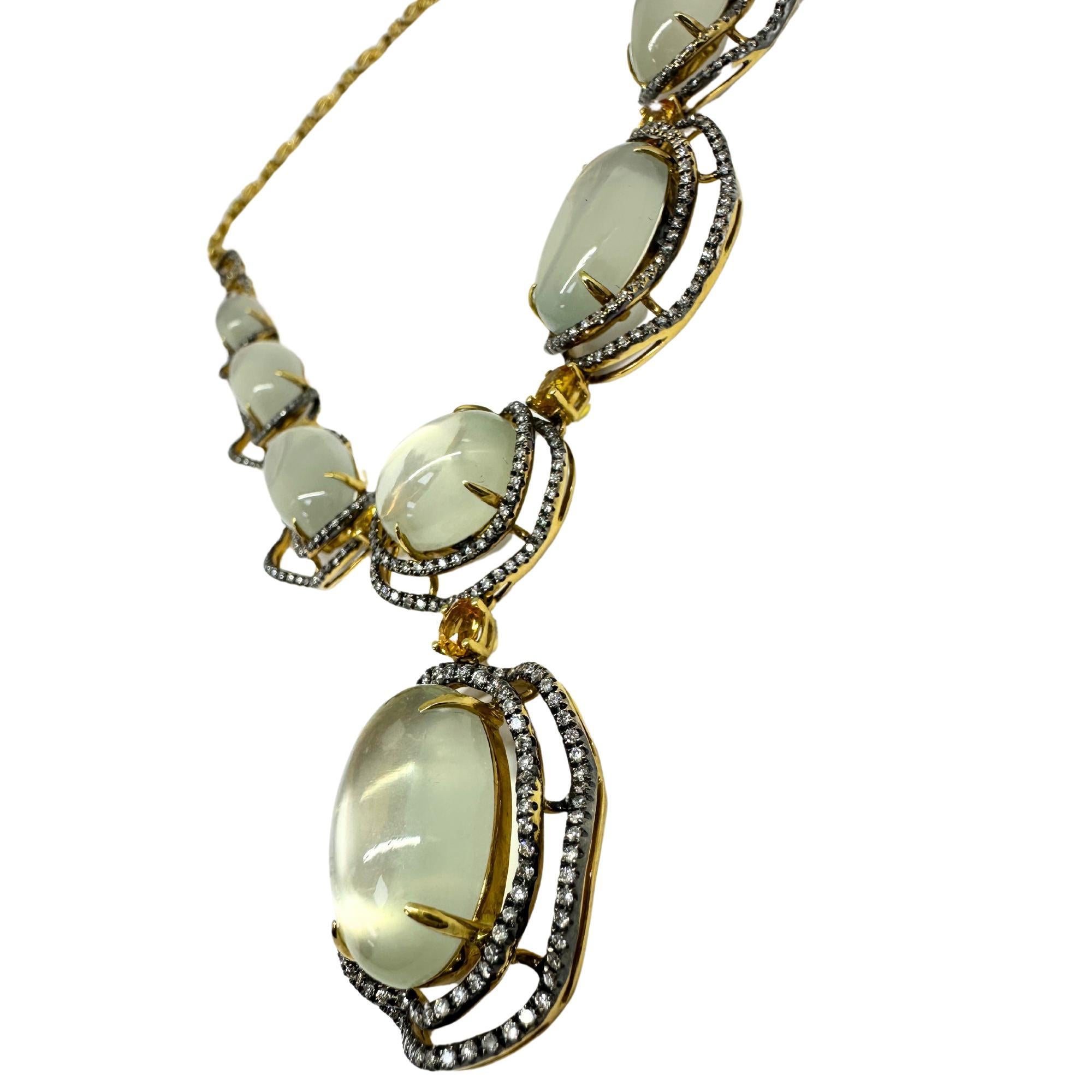 Collana in oro giallo 18K con diamanti, zaffiri gialli e pietre di luna in vendita 1