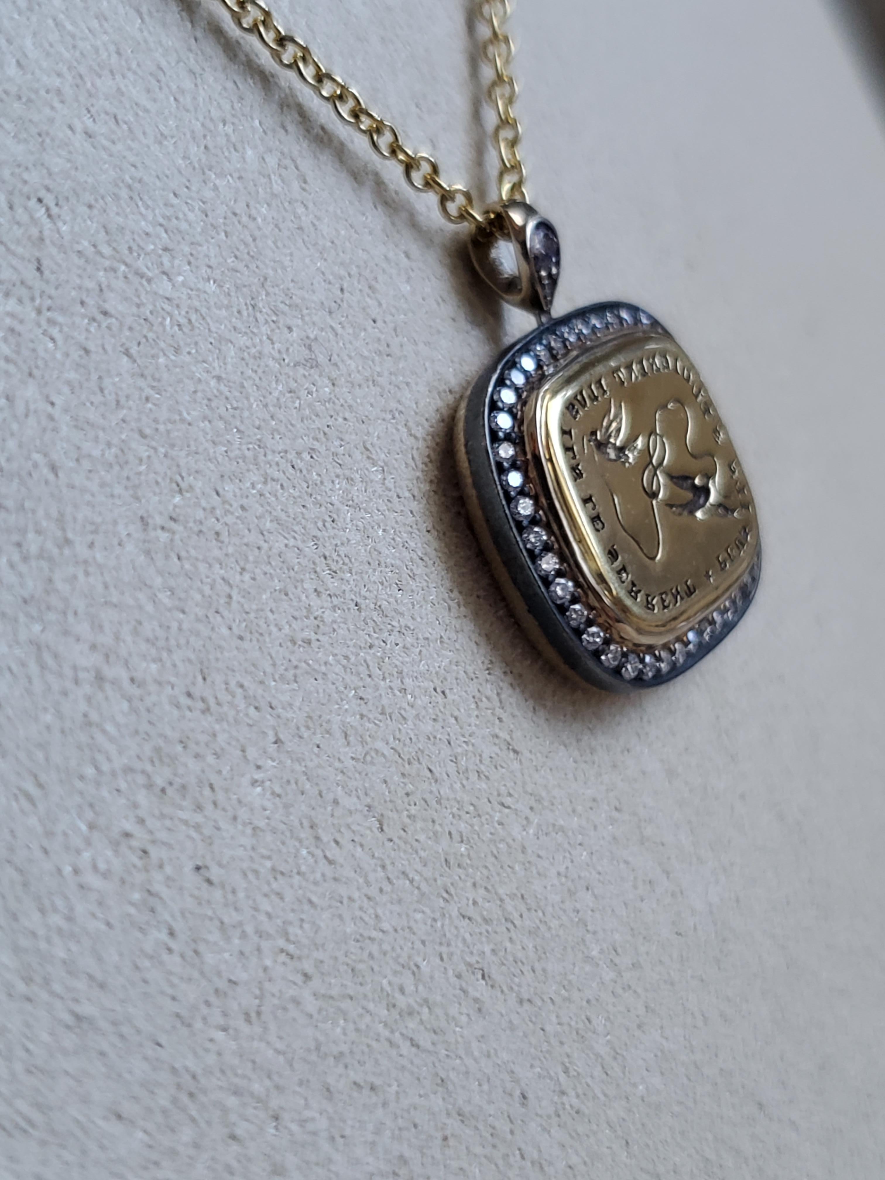 Taglio brillante Ciondolo in oro giallo 18k, diamanti e sigillo calcografico antico 