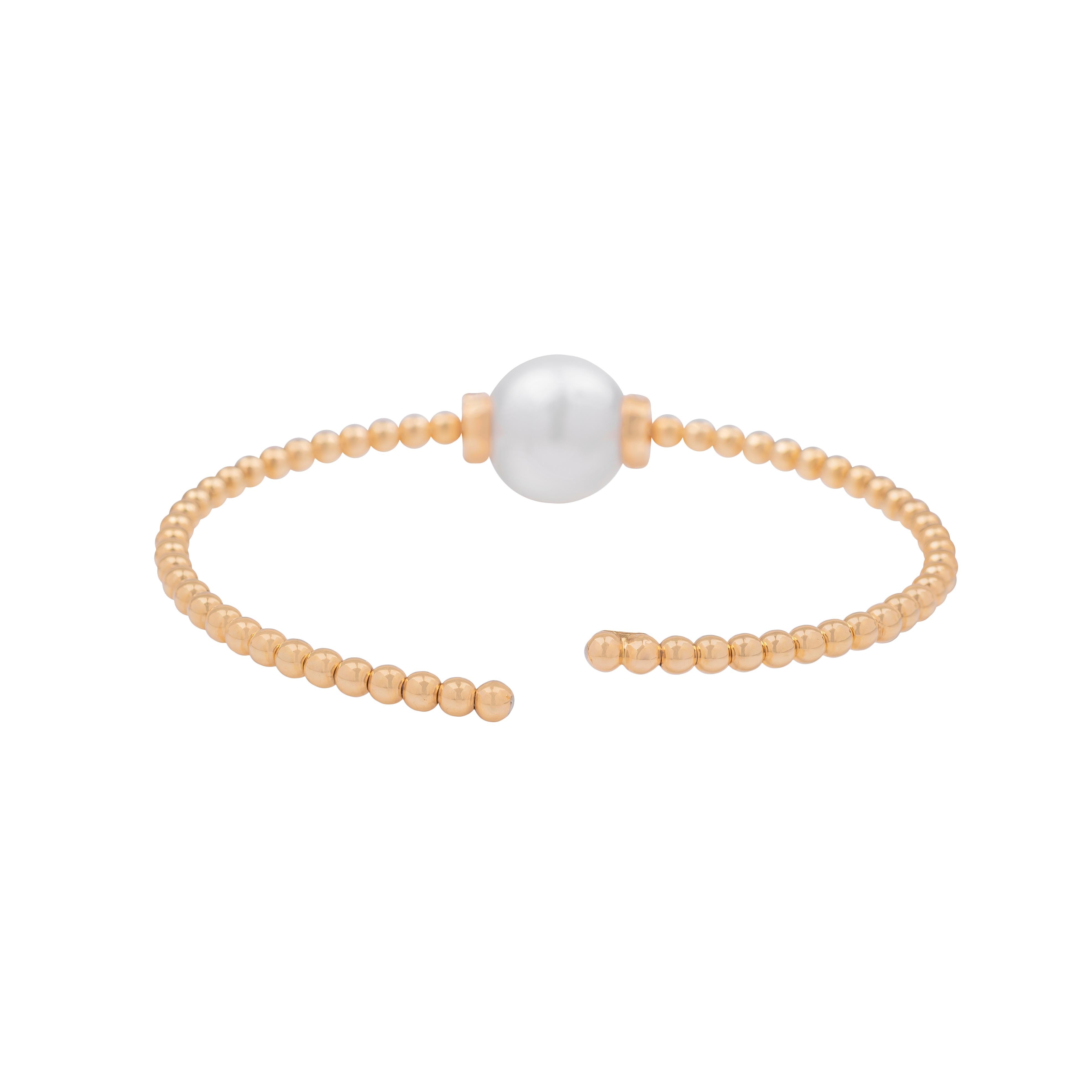 This bracelet is made in Italy by Coscia.
The frame is 18k gold and it features a pearl at the centre with a ring of white diamonds at both sides of it. The bracelet consists of 58 18k gold spheres.

Diamonds total content is 0.2ct
18k Gold total