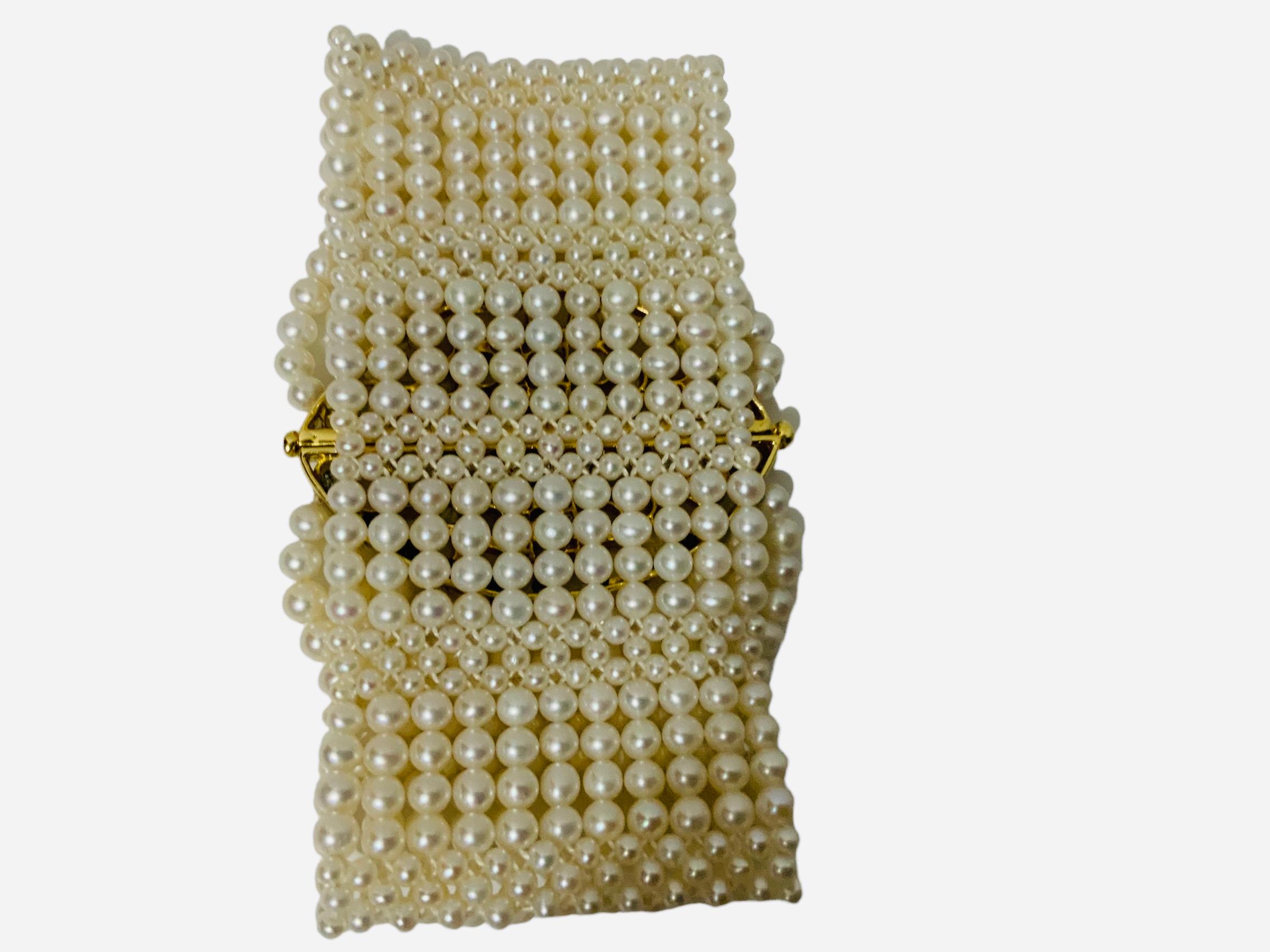 Mehrreihiges Armband aus 18 Karat Gelbgold mit Diamanten und Perlen  (Einfacher Schliff) im Angebot