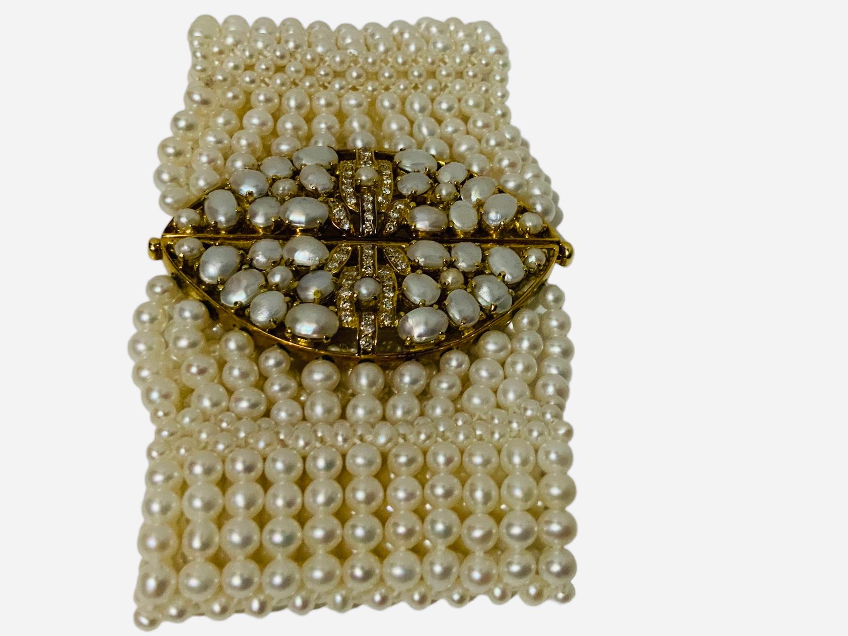 Mehrreihiges Armband aus 18 Karat Gelbgold mit Diamanten und Perlen  im Zustand „Gut“ im Angebot in Guaynabo, PR