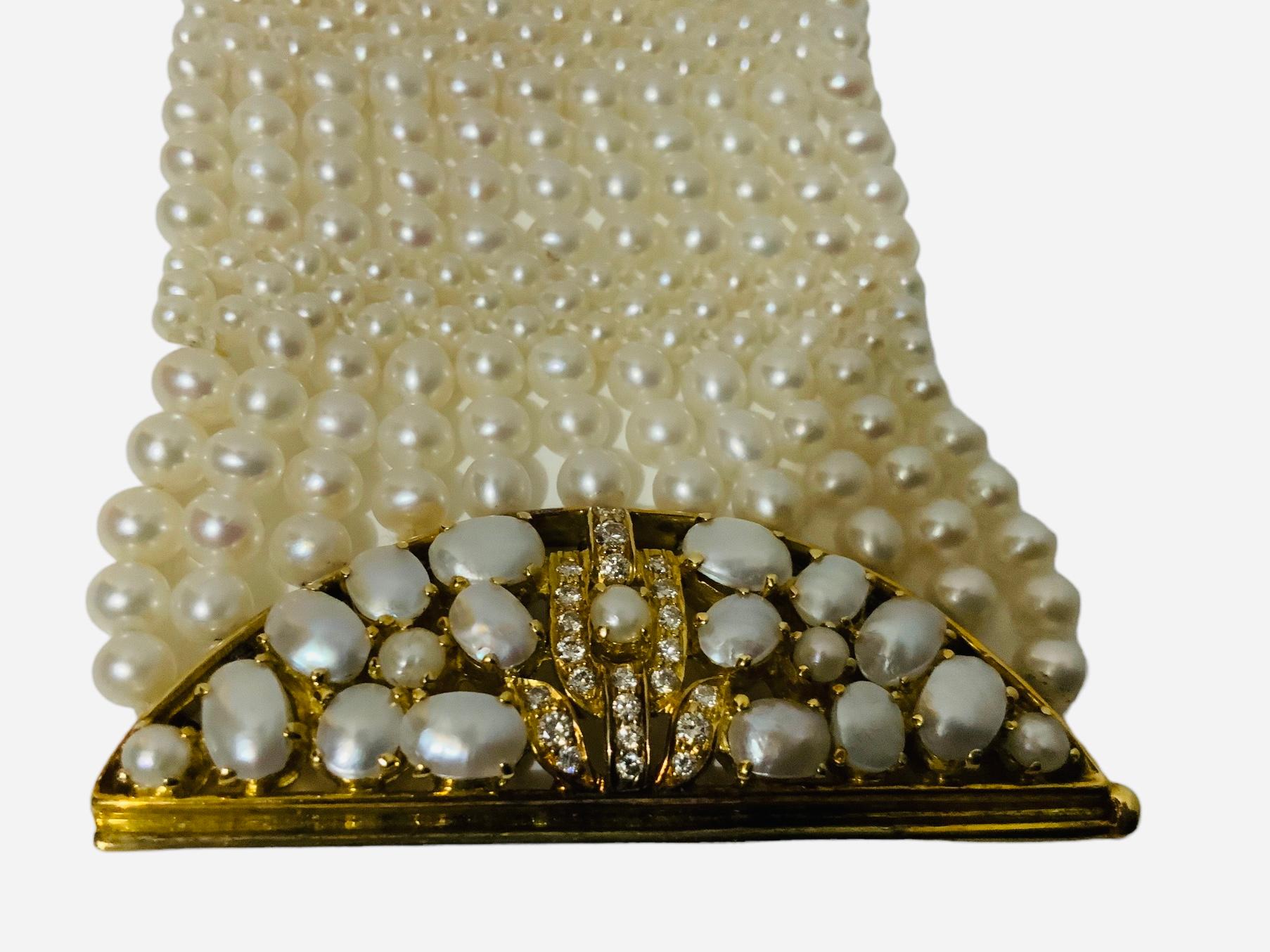Mehrreihiges Armband aus 18 Karat Gelbgold mit Diamanten und Perlen  für Damen oder Herren im Angebot