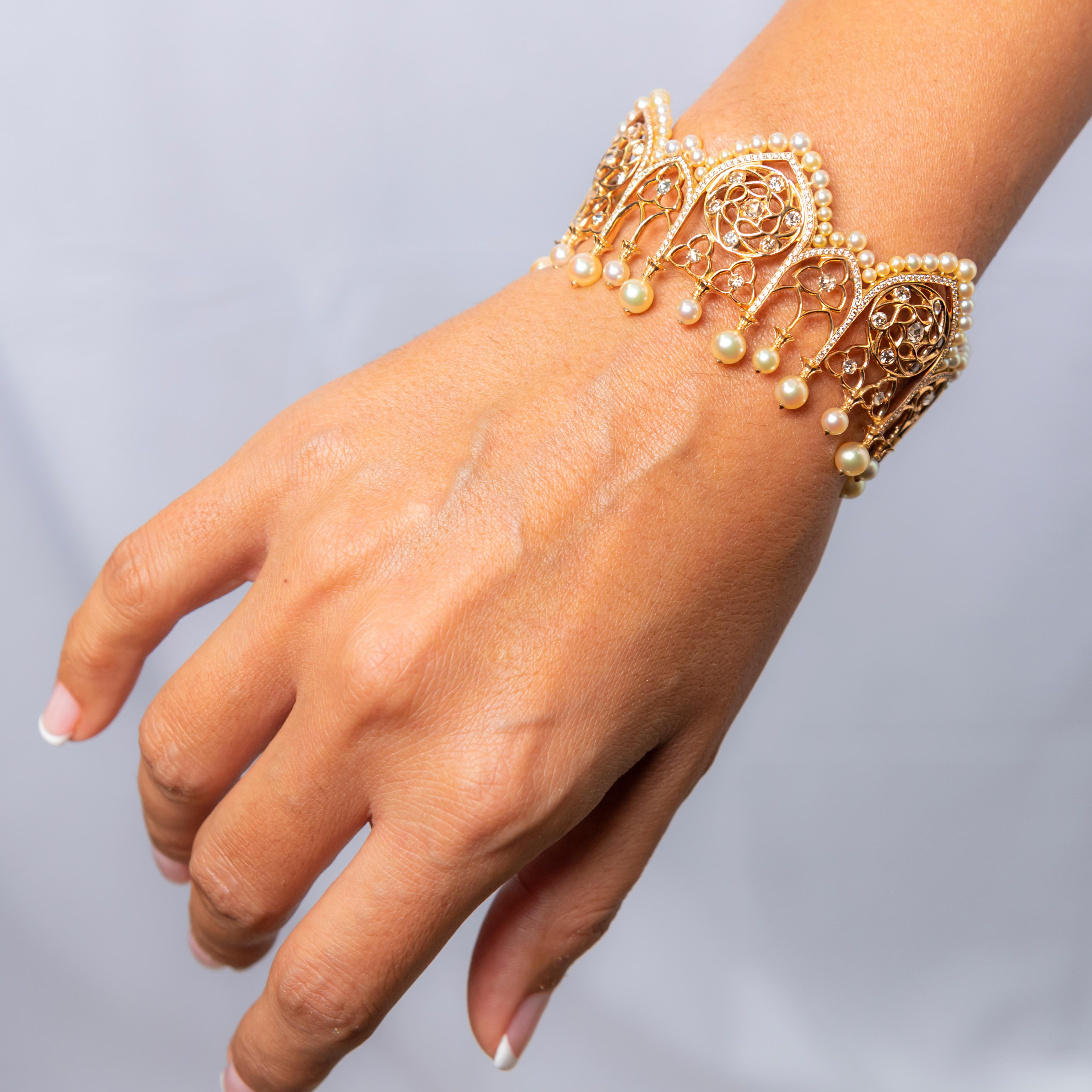 Taille rose Bracelet jonc en or jaune 18 carats, diamants et perles d' Akoya en vente