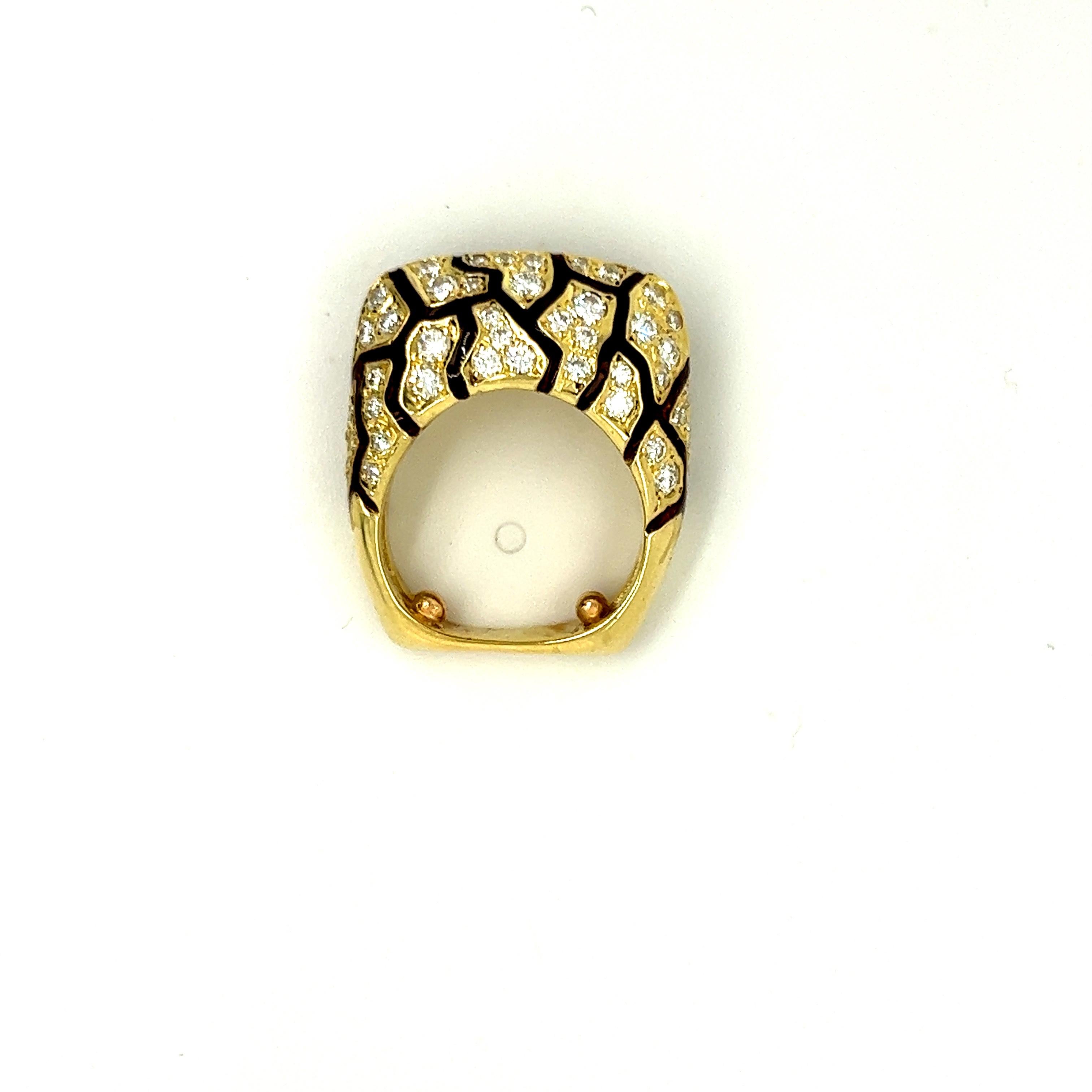 Taille ronde Bague en or jaune 18 carats diamants émail brun style zèbre en vente