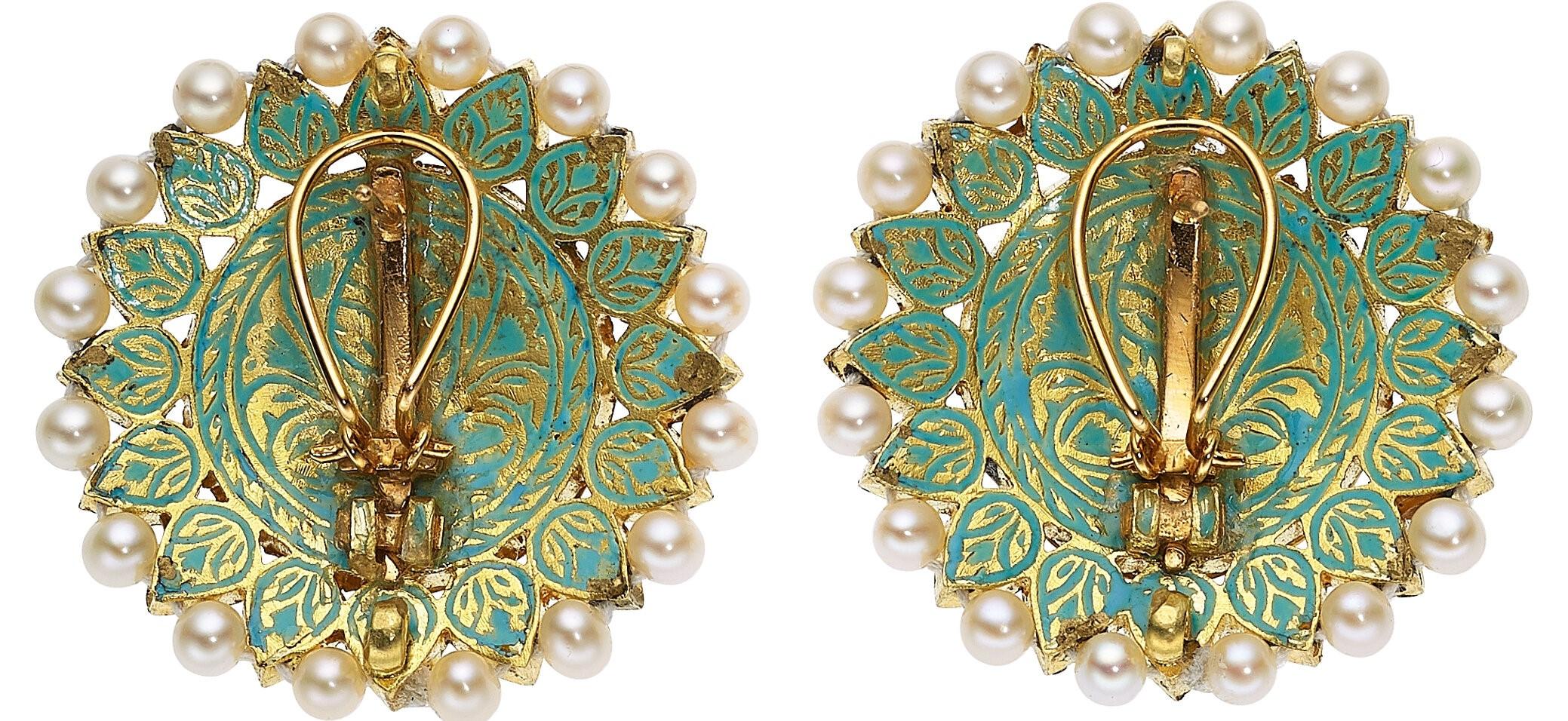 Boucles d'oreilles en or jaune 18 carats et diamants avec perles de culture et émail, 31 g Unisexe en vente