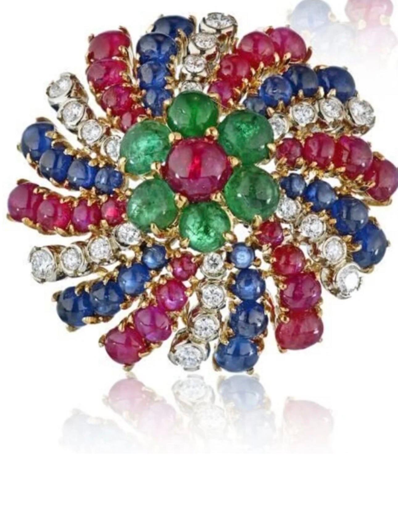 18K Yellow Gold Diamonds, Sapphire & Emeralds Earrings And A Brooch Jewelry Set For Sale 3