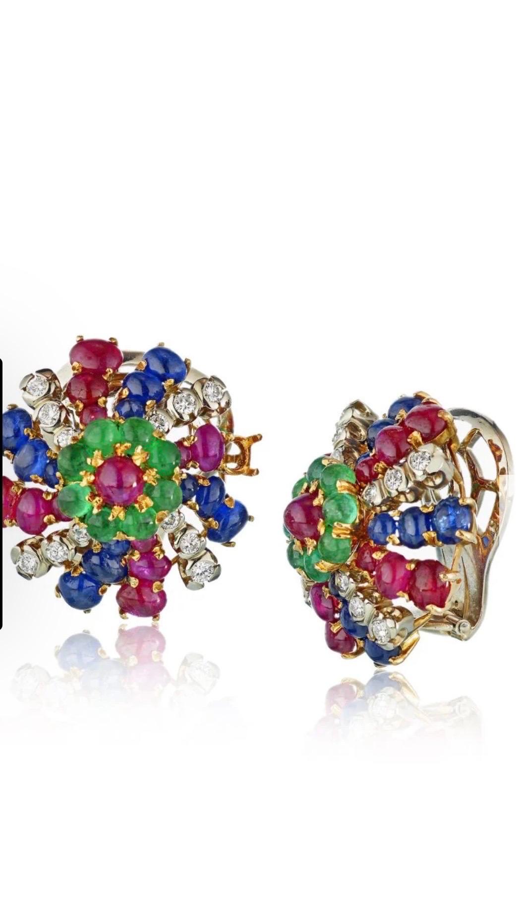 18K Yellow Gold Diamonds, Sapphire & Emeralds Earrings And A Brooch Jewelry Set For Sale 4