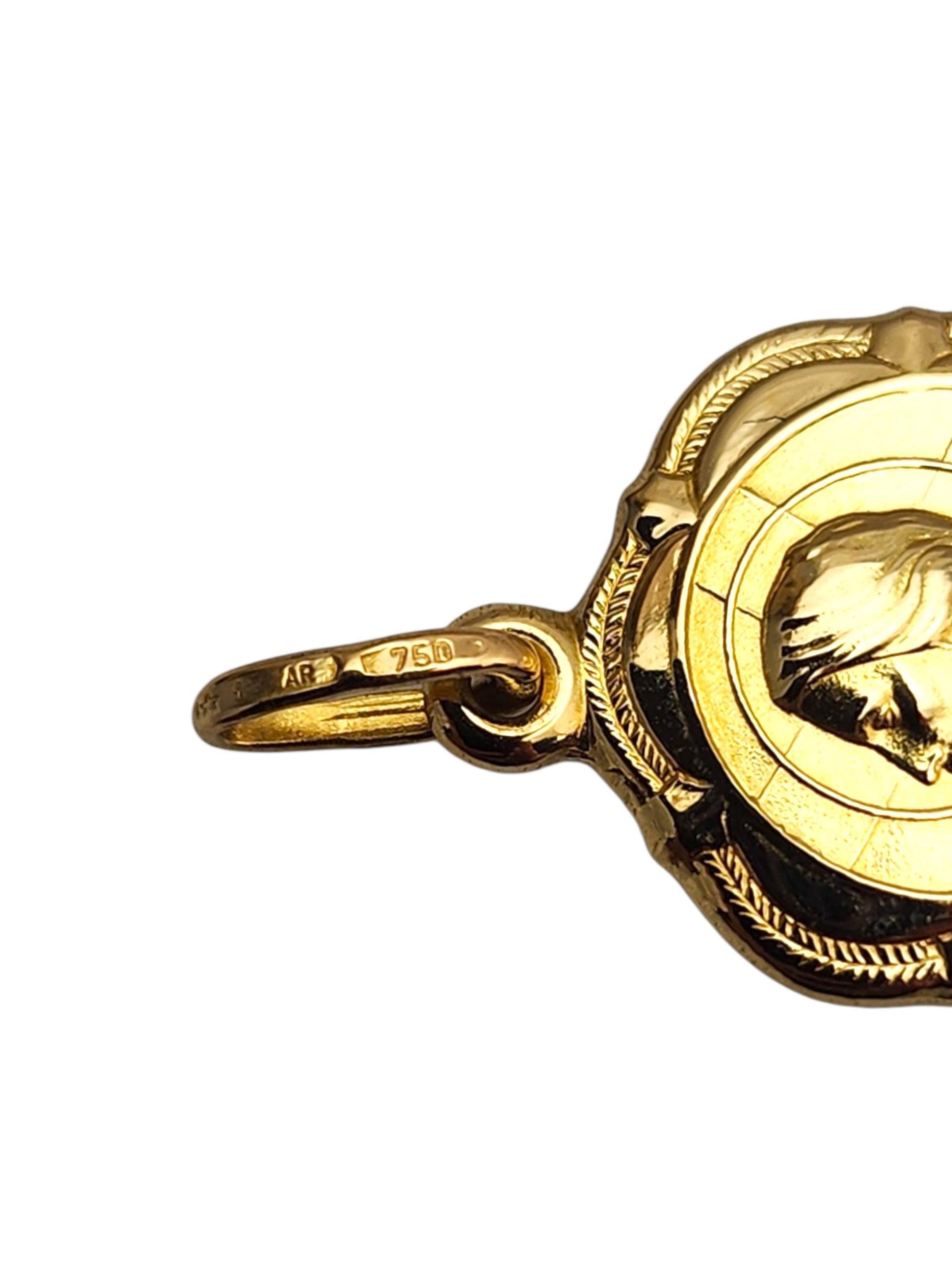 Colgante medallón de oro amarillo de 18 quilates Dio Ti Protegga 