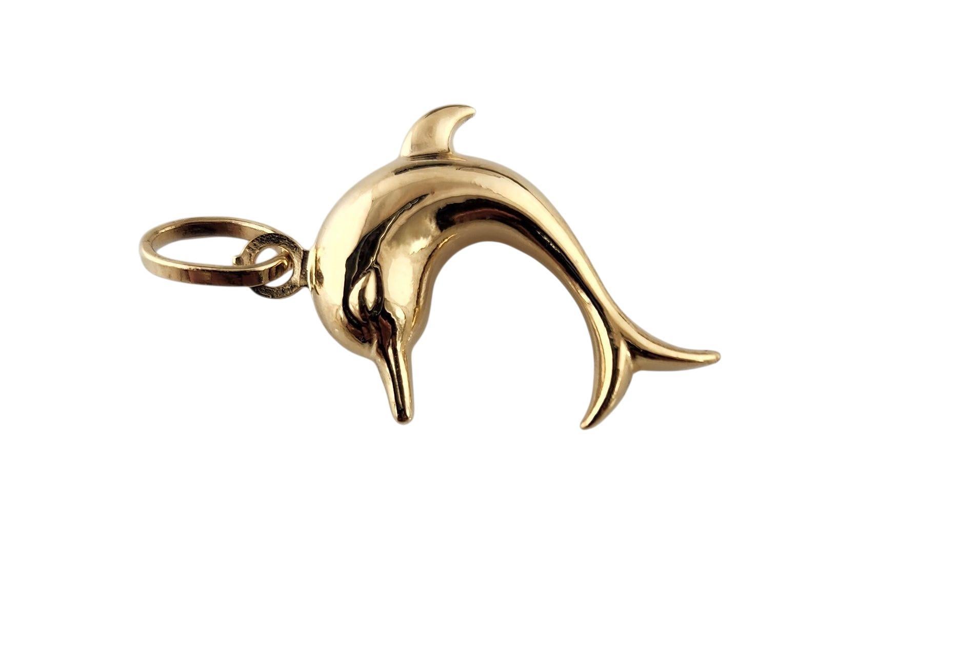 Pendentif Dauphin en or jaune 18K

Cet adorable pendentif en forme de dauphin est serti en or jaune 18 carats. Cette créature fantaisiste et ludique est certainement amusante à porter !

Cachet : 750

Taille : 31 mm x 17 mm x 5,5 mm
24 mm de
