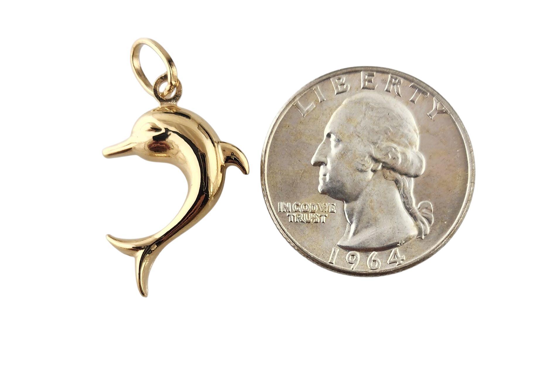 Pendentif Dauphin en or jaune 18K #23055 en vente 1
