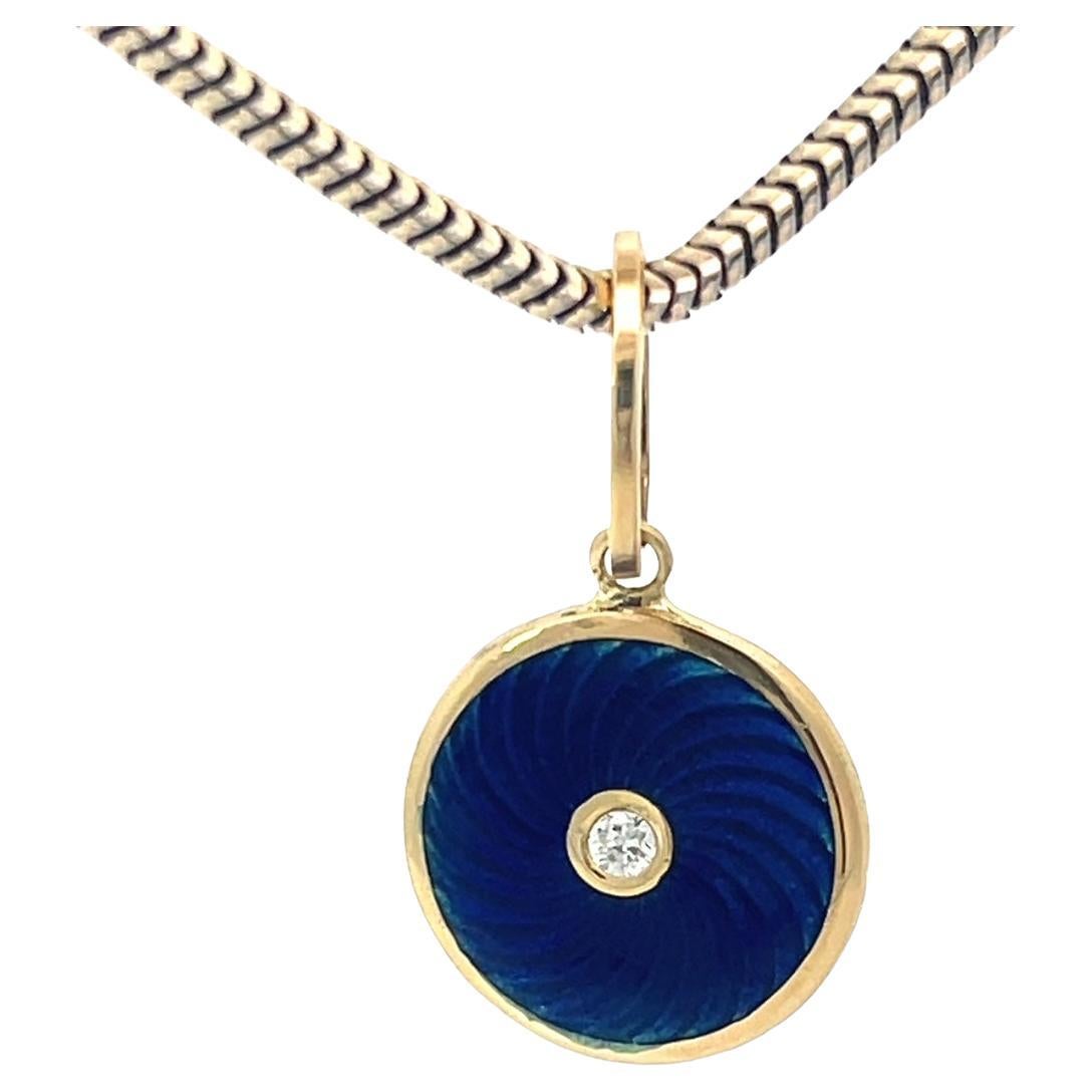 Ciondolo "Dot" in oro giallo 18k con smalto guilloché e diamante