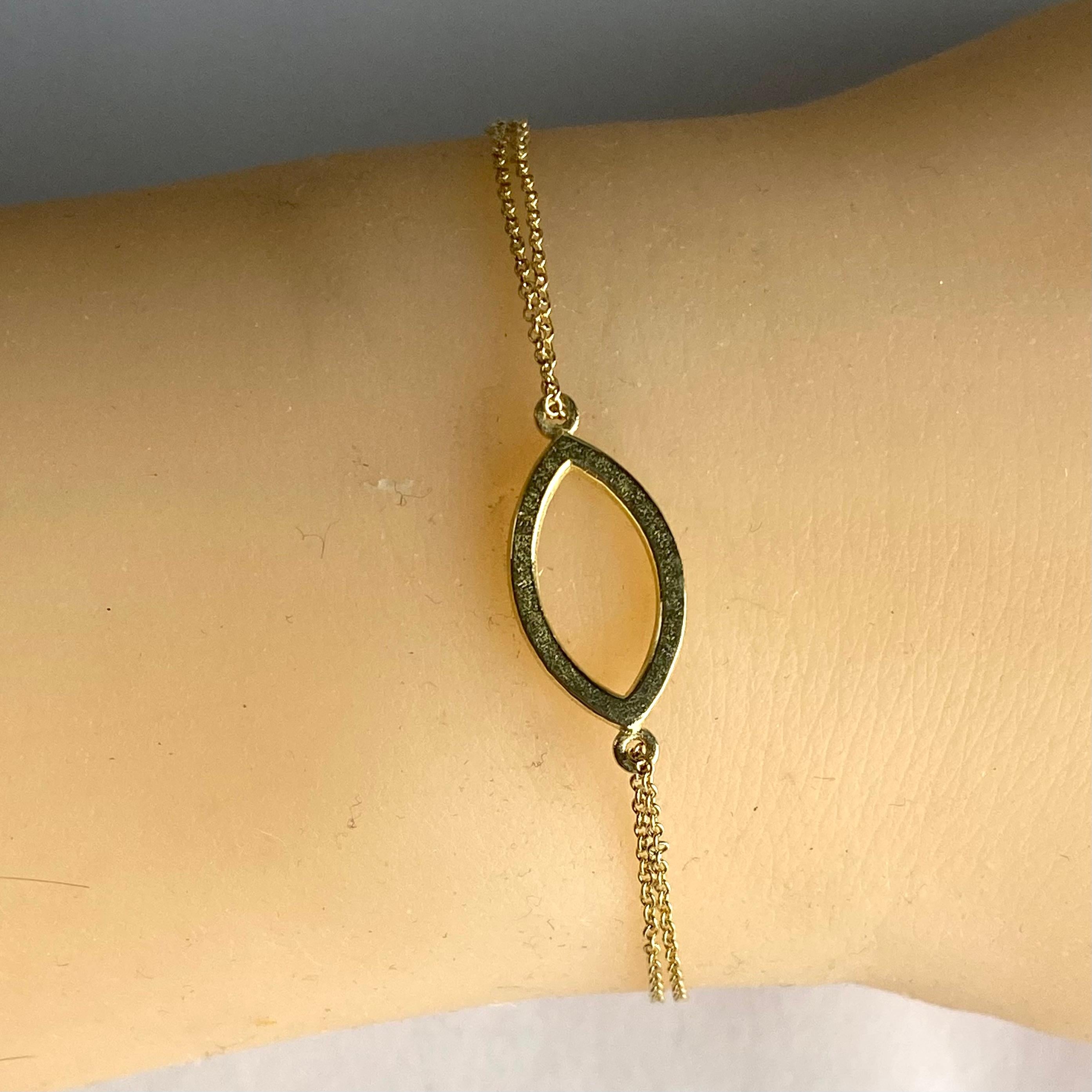 18K Yellow Gold Double-Chain Bracelet with Marquise Charm In Good Condition For Sale In New York, NY